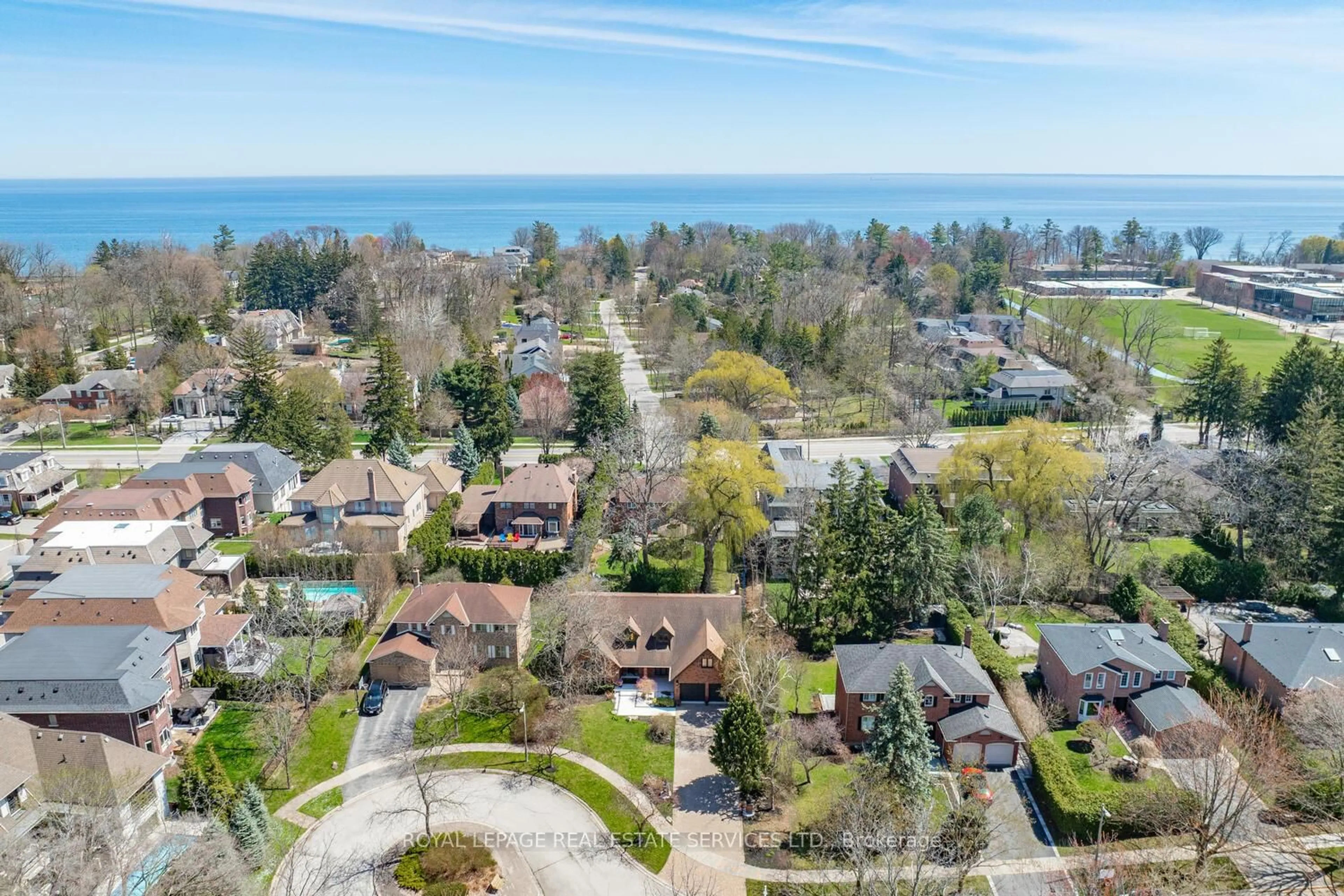 A pic from outside/outdoor area/front of a property/back of a property/a pic from drone, water/lake/river/ocean view for 84 Sybella St, Oakville Ontario L6K 2L8
