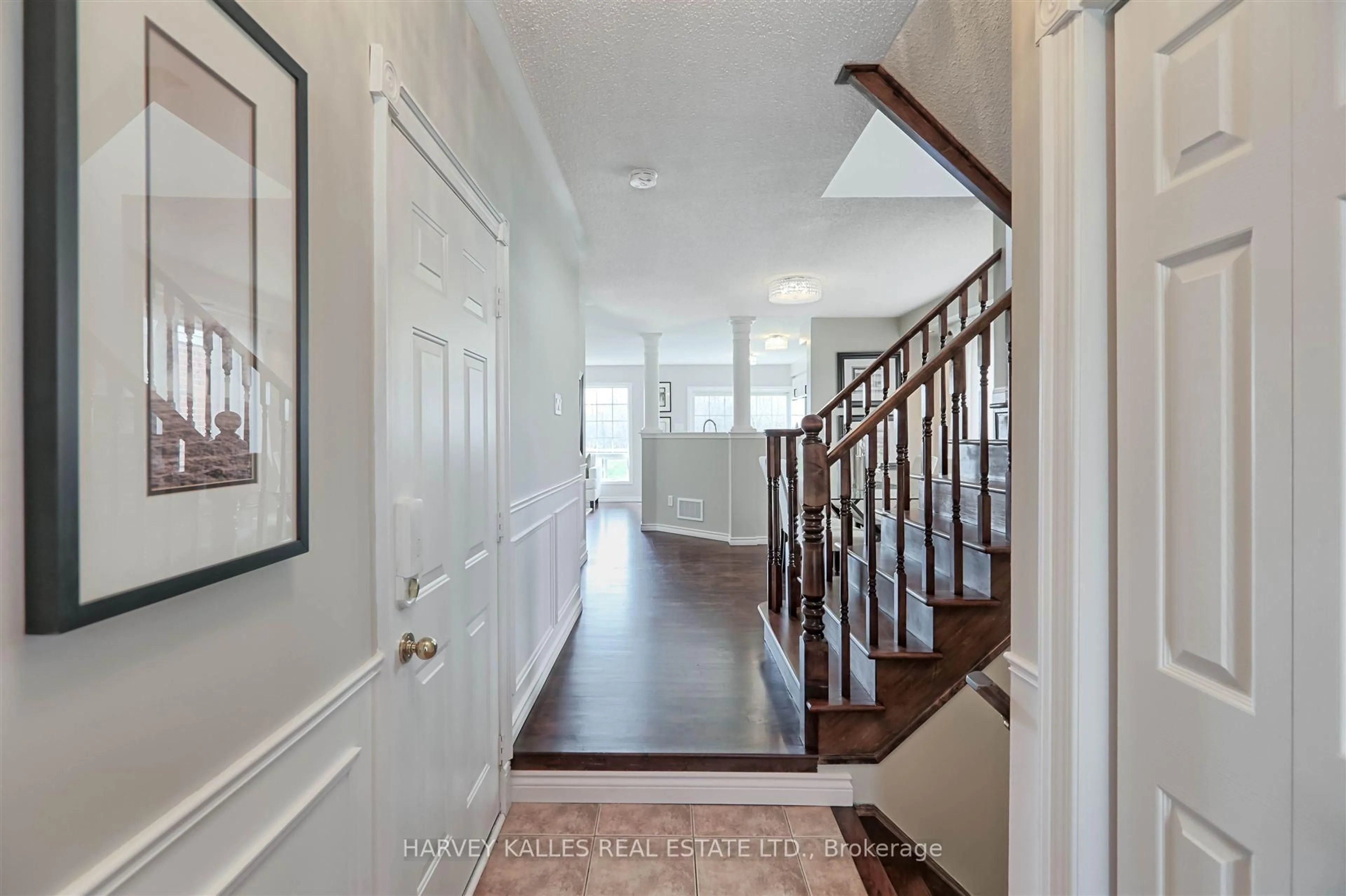 Indoor entryway for 834 Mckay Cres, Milton Ontario L9T 6L2