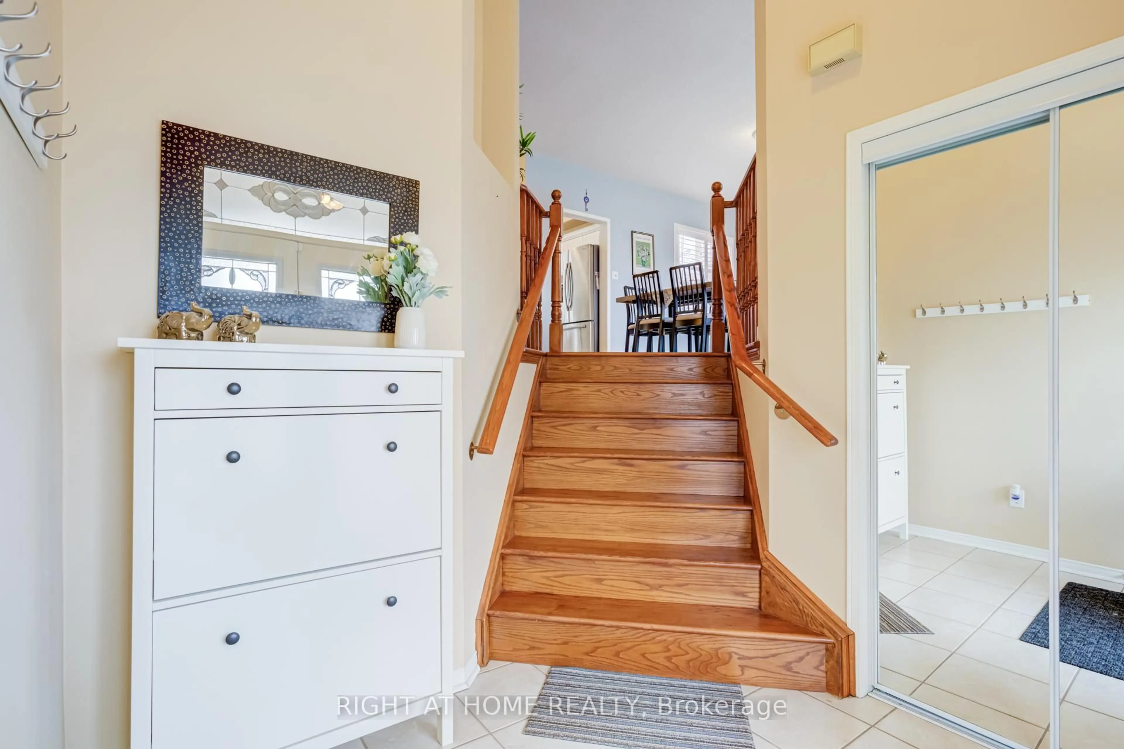 Indoor entryway for 3662 Jorie Cres, Mississauga Ontario L5M 7G8