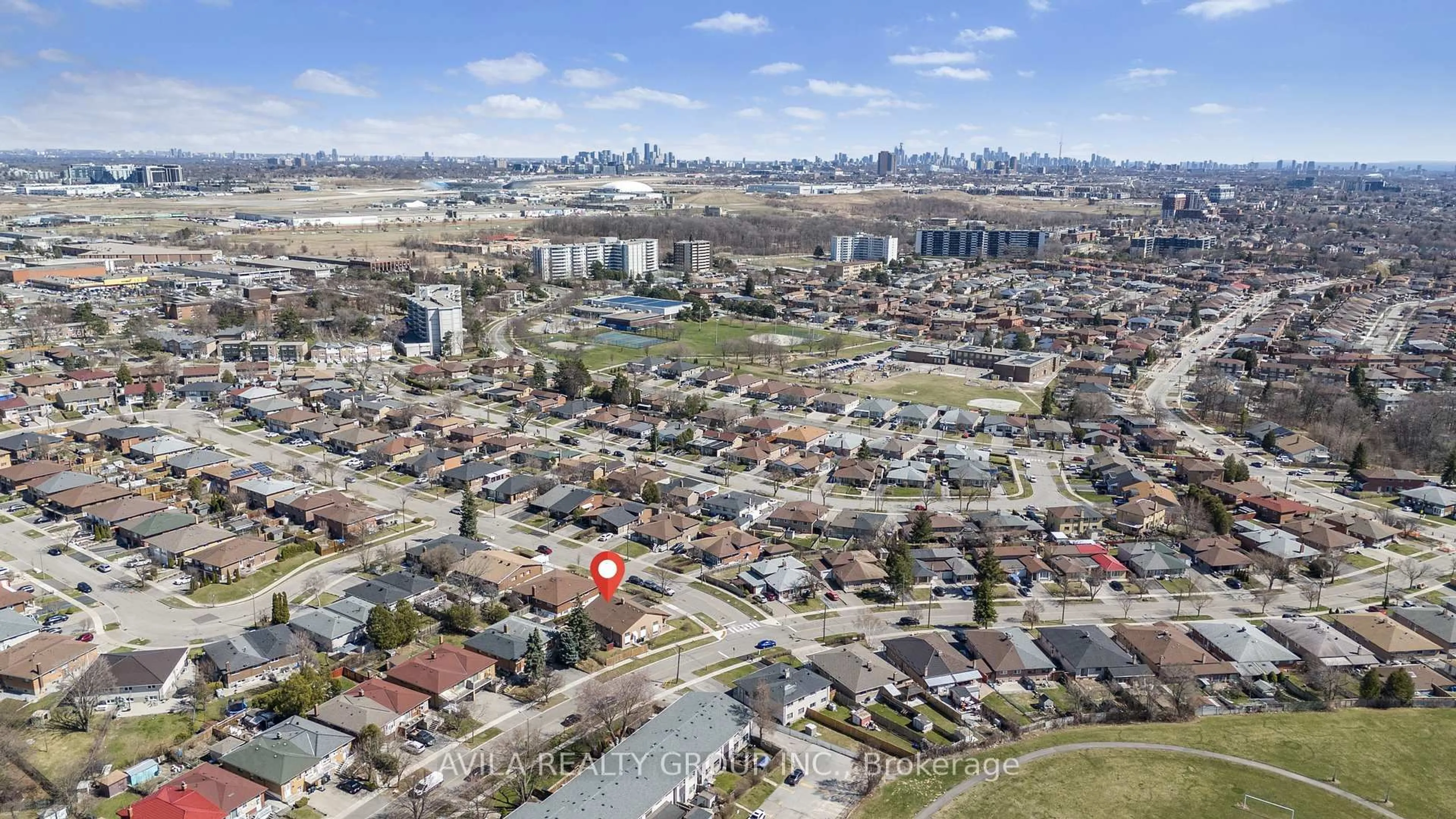 A pic from outside/outdoor area/front of a property/back of a property/a pic from drone, city buildings view from balcony for 4 Fallingdale Cres, Toronto Ontario M3J 1C3