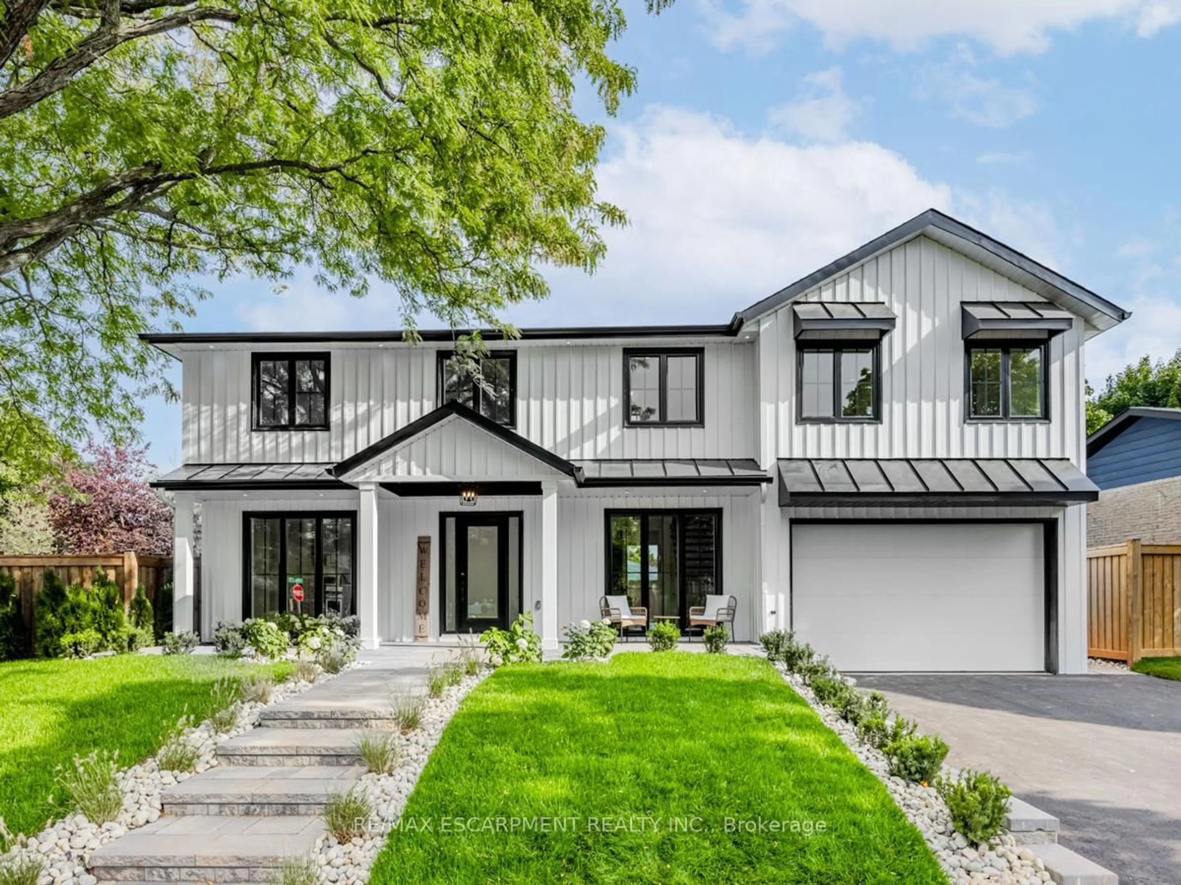 Home with vinyl exterior material, street for 2212 Urwin Cres, Oakville Ontario L6L 2T2