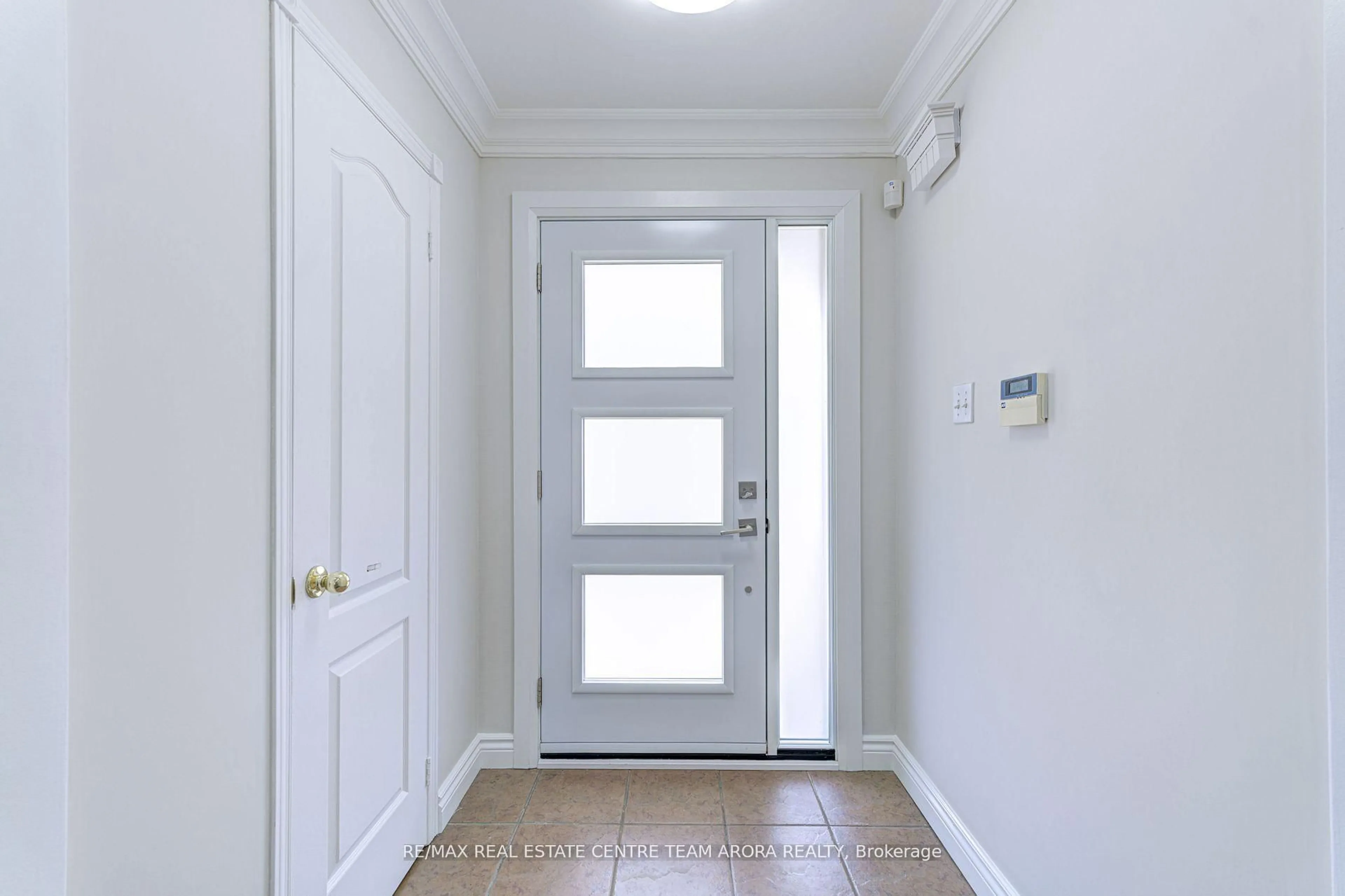 Indoor entryway for 46 Redfinch Way, Brampton Ontario L7A 2B2