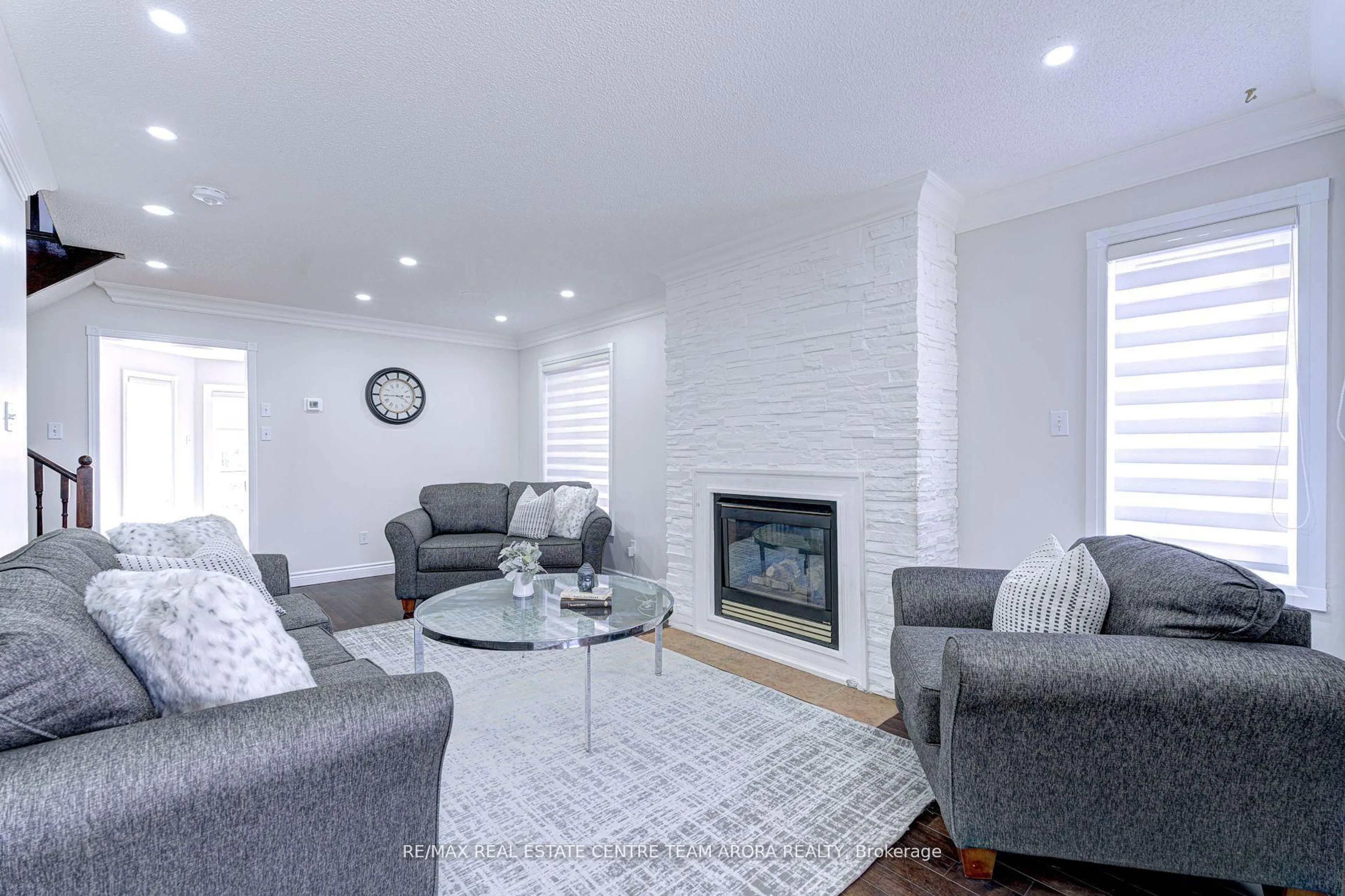 Living room with furniture, unknown for 46 Redfinch Way, Brampton Ontario L7A 2B2