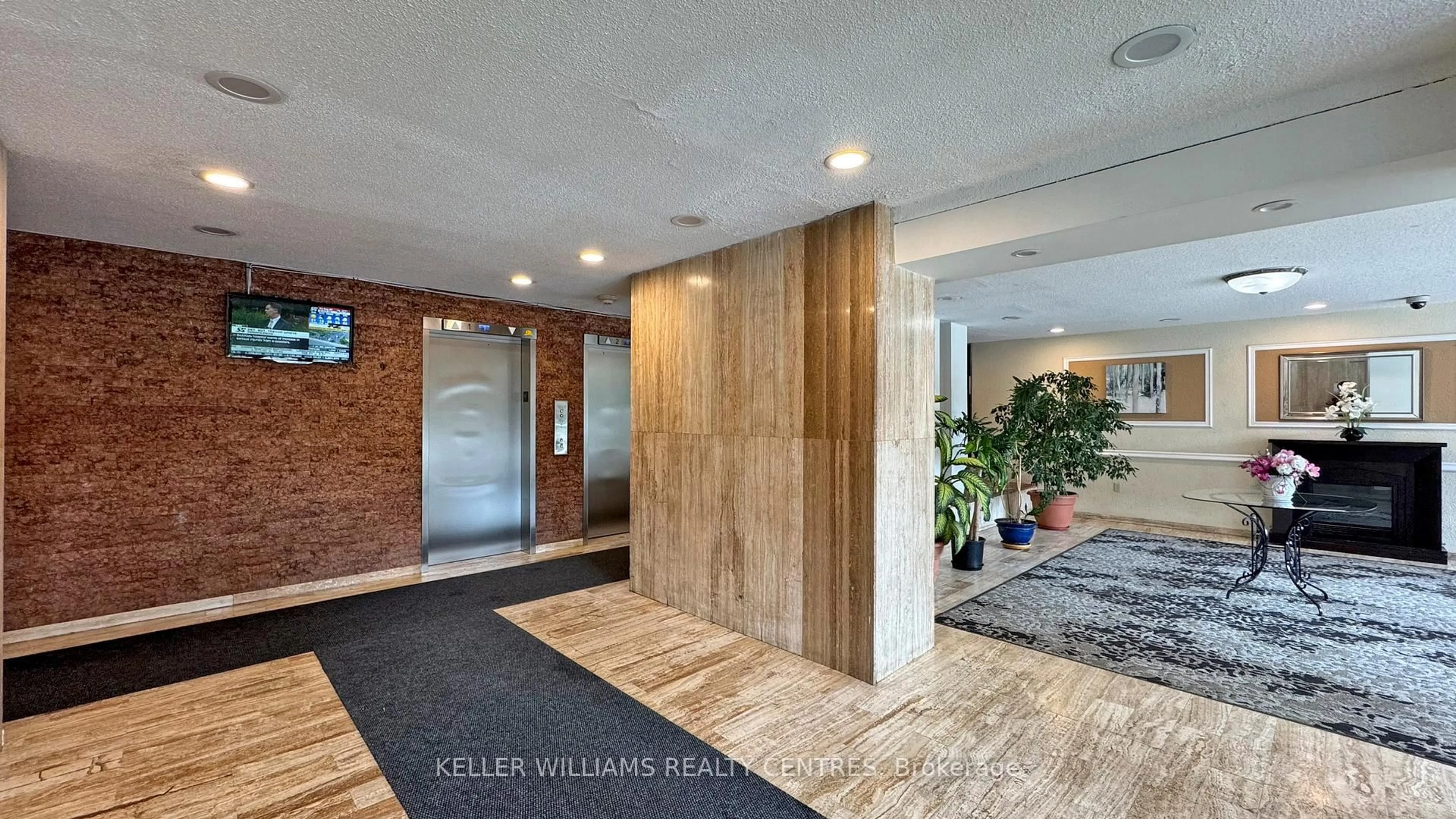 Indoor foyer for 345 Driftwood Ave #1107, Toronto Ontario M3N 2P4