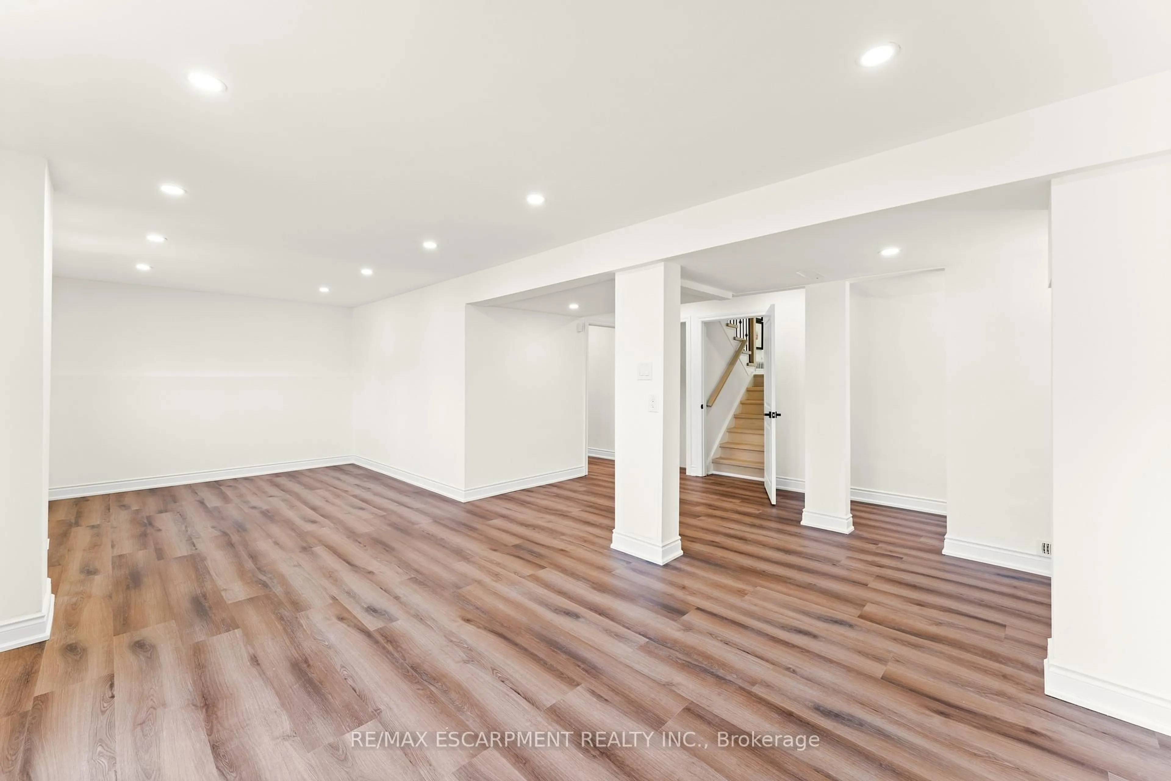 Unknown for 3193 Cawthra Rd, Mississauga Ontario L5A 2X4