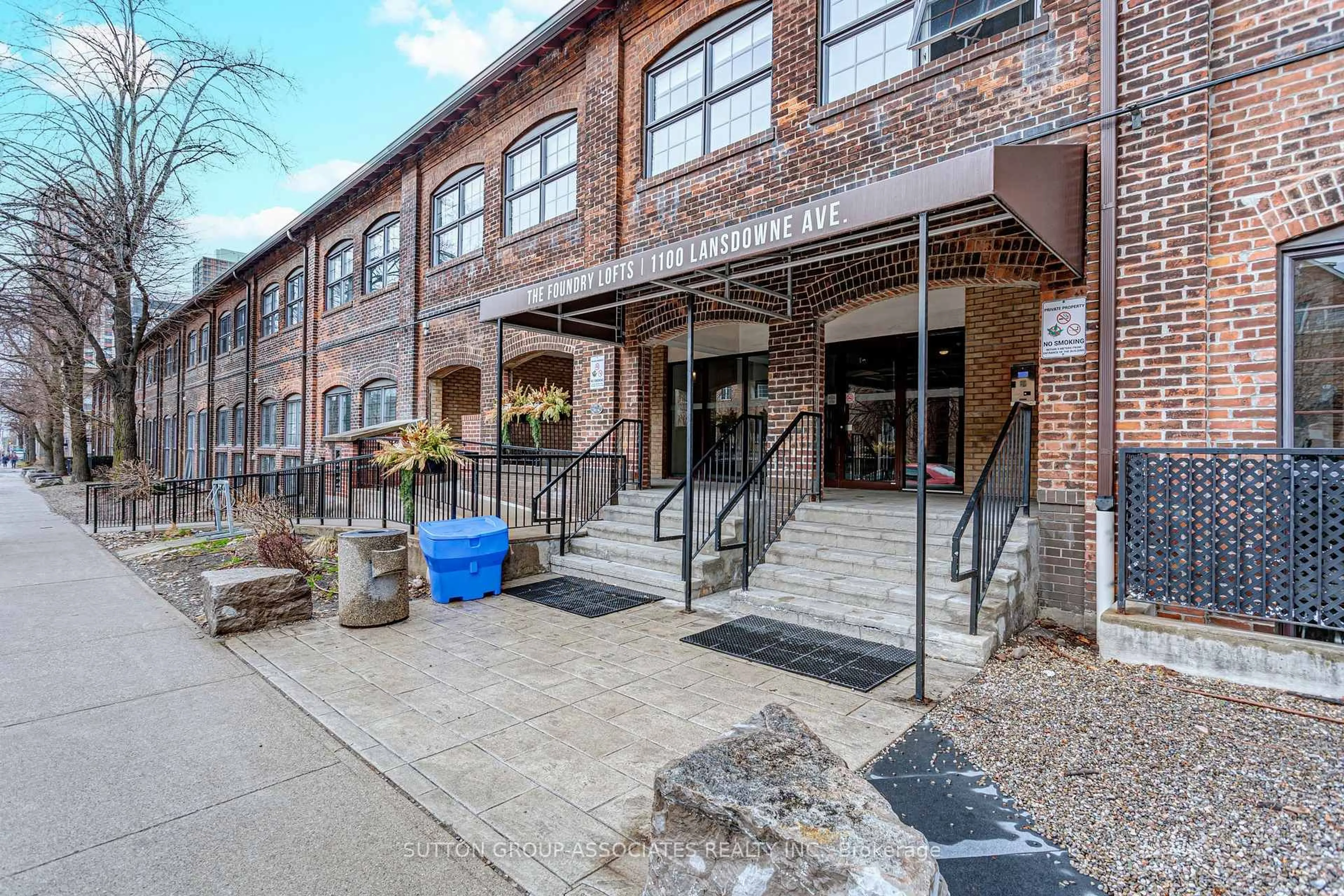 Patio, building for 1100 Lansdowne Ave #333, Toronto Ontario M6H 4K1