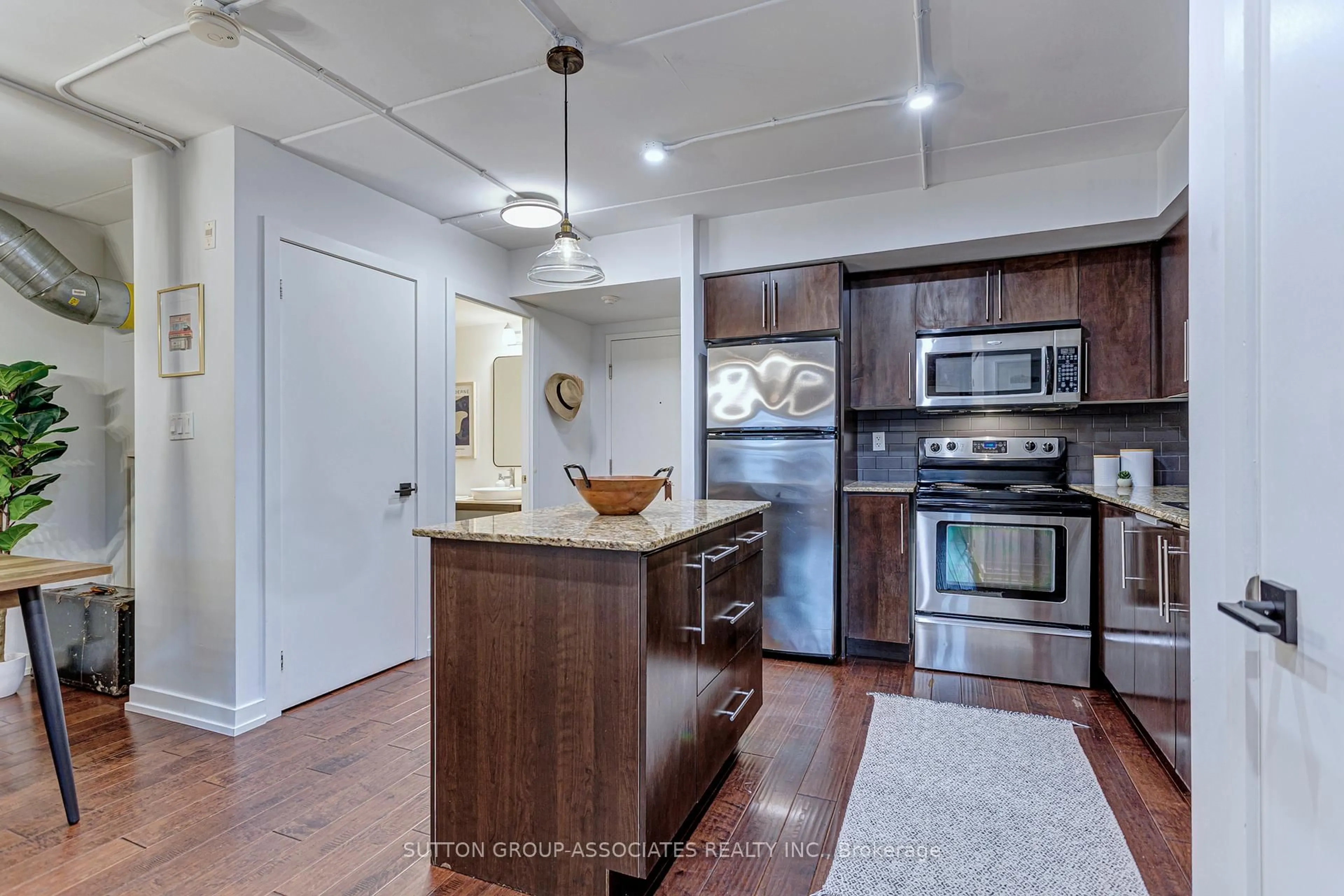 Open concept kitchen, wood/laminate floor for 1100 Lansdowne Ave #333, Toronto Ontario M6H 4K1