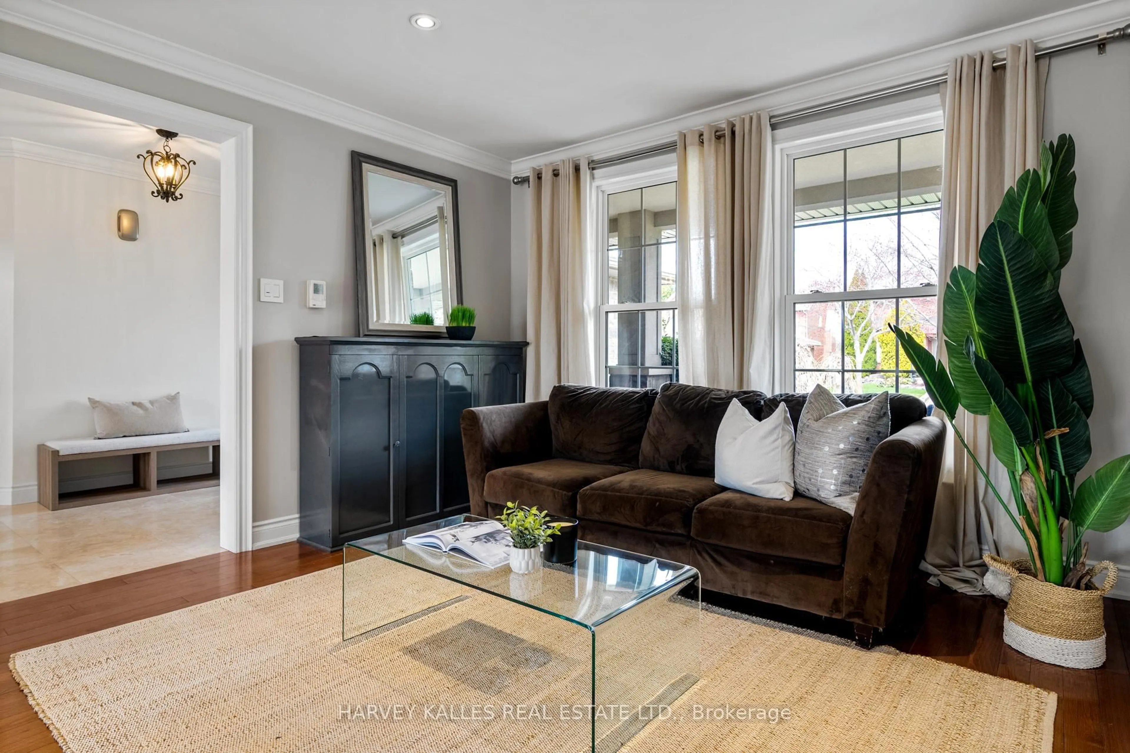 Living room with furniture, unknown for 1224 Highgate Pl, Mississauga Ontario L4W 3H4