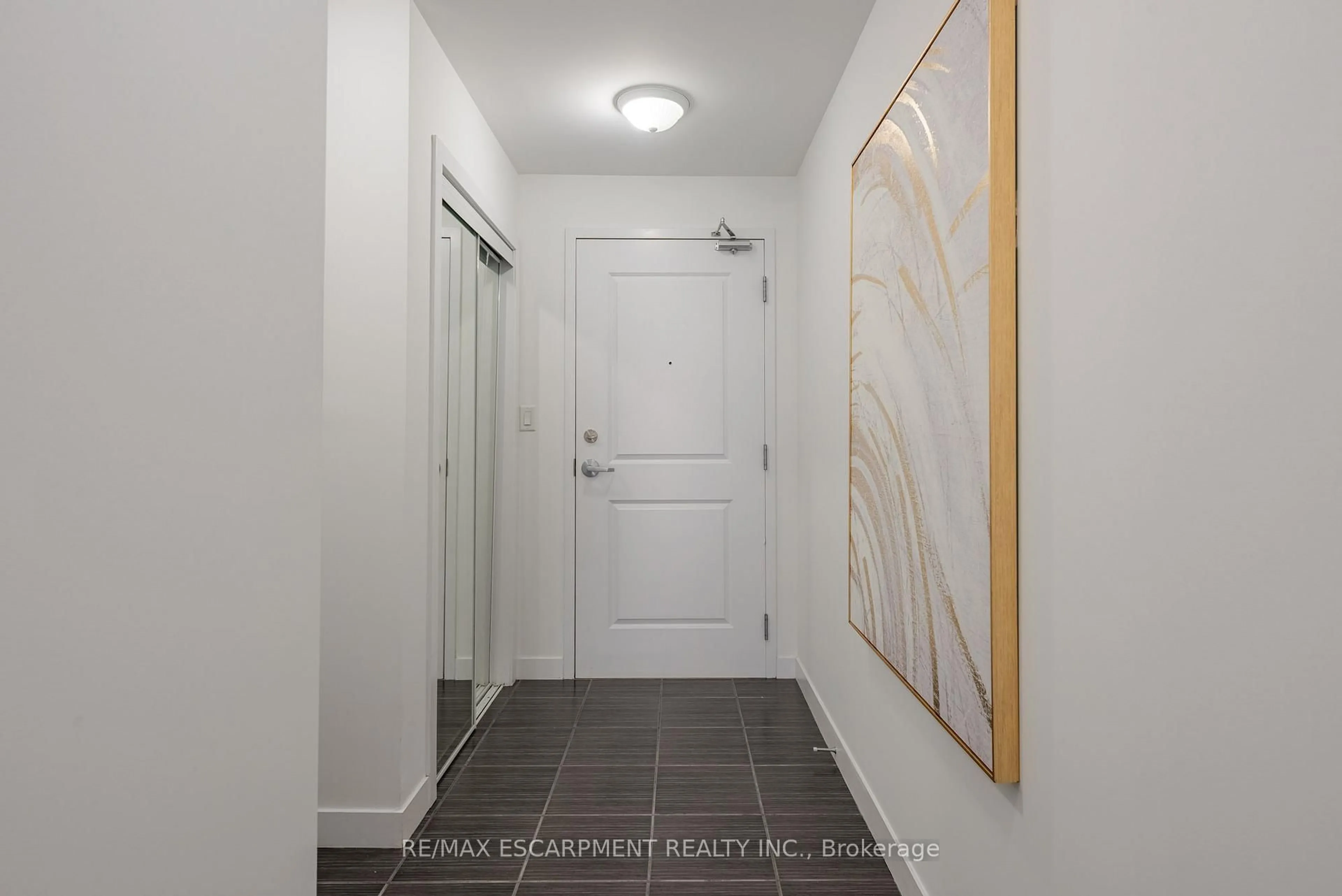 Indoor entryway for 5317 Upper Middle Rd #316, Burlington Ontario L7L 0G8