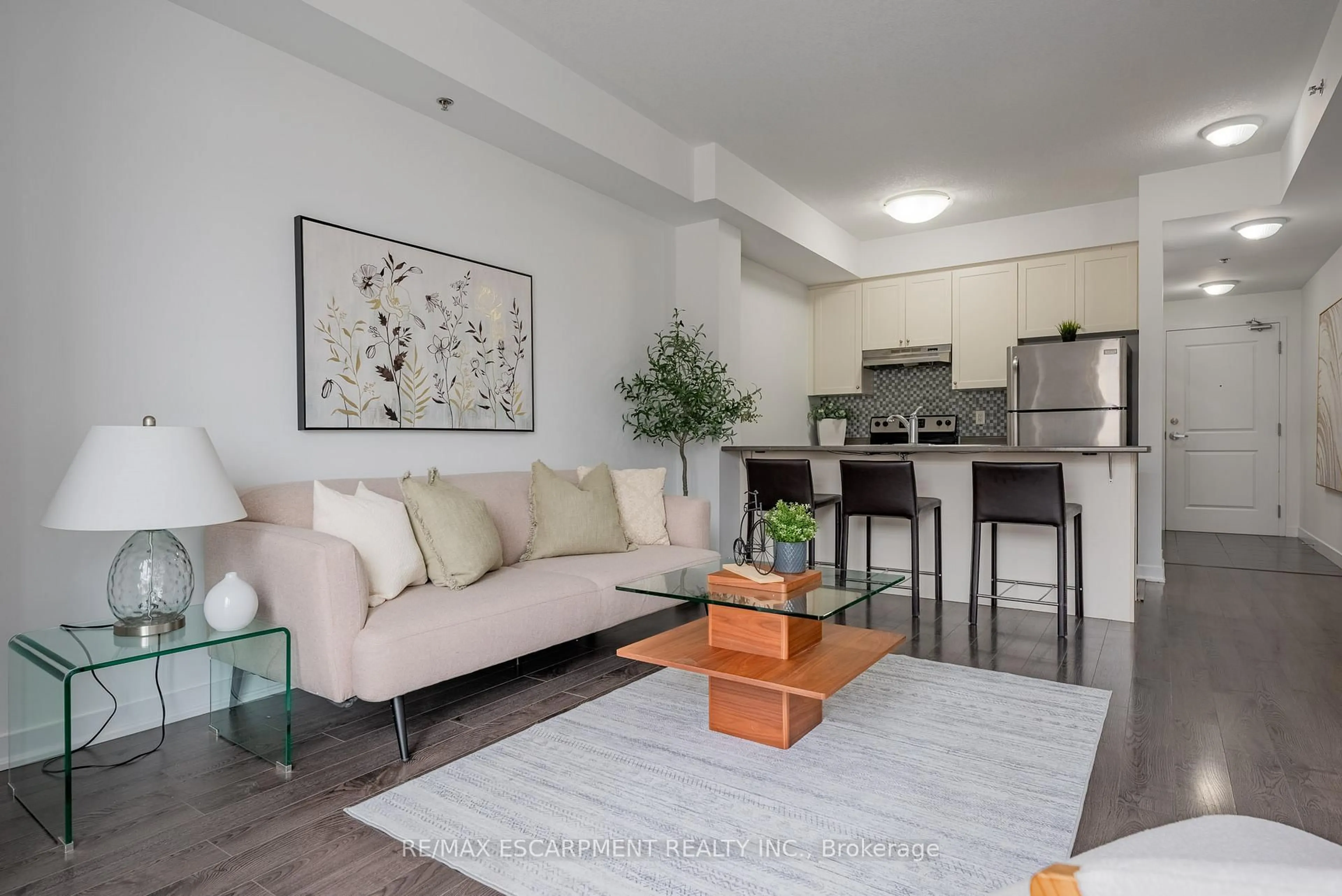 Living room with furniture, unknown for 5317 Upper Middle Rd #316, Burlington Ontario L7L 0G8