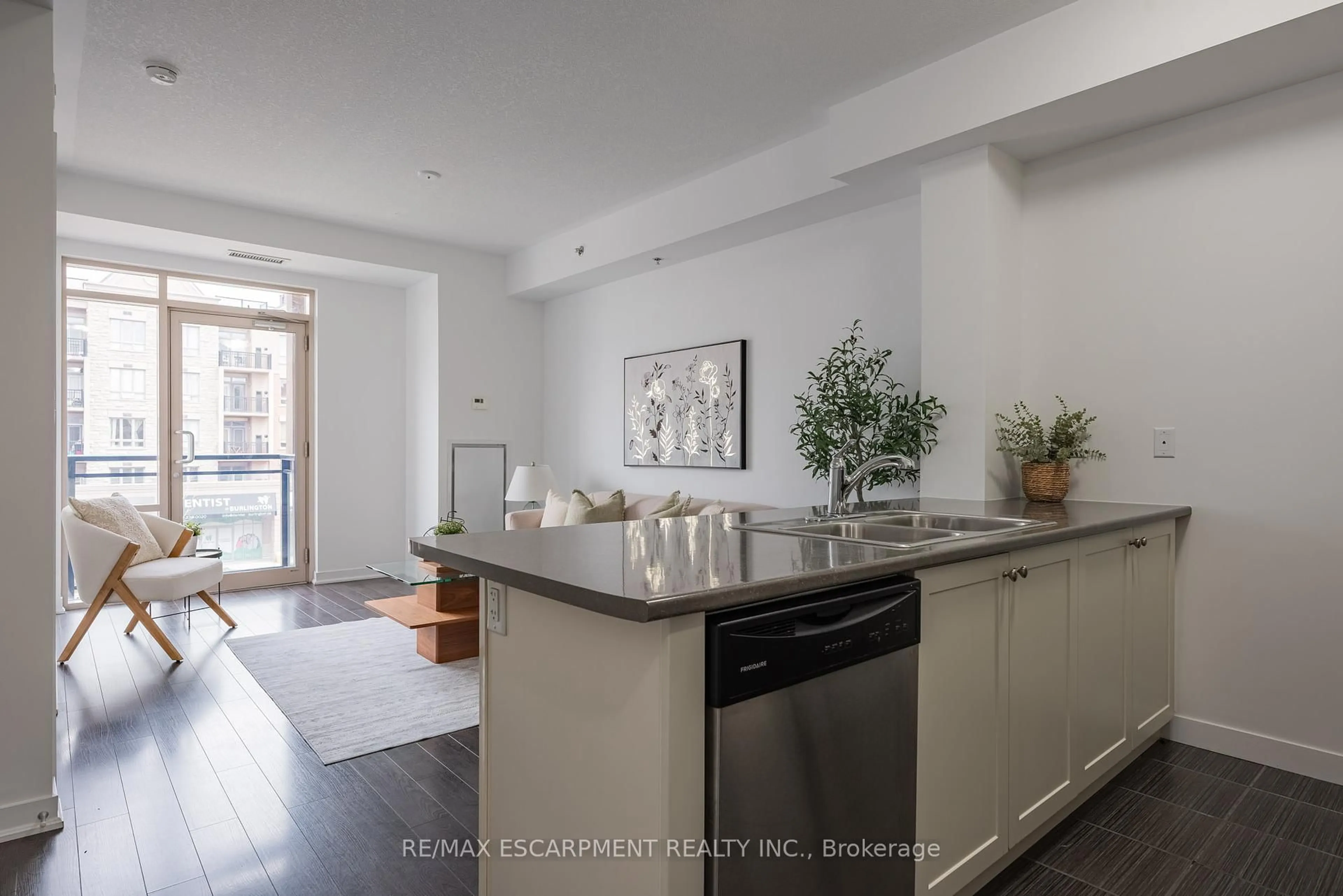 Open concept kitchen, unknown for 5317 Upper Middle Rd #316, Burlington Ontario L7L 0G8