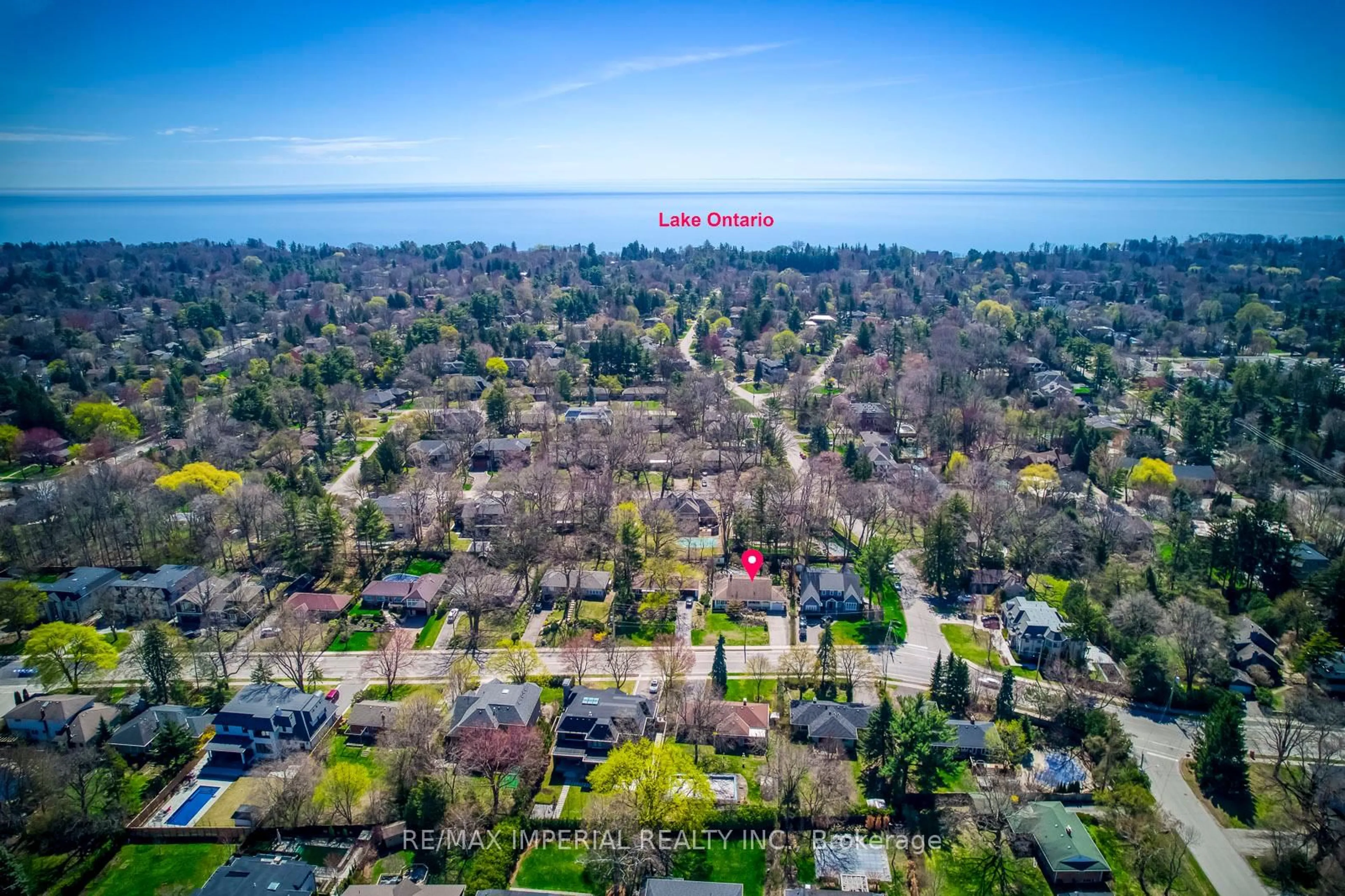 A pic from outside/outdoor area/front of a property/back of a property/a pic from drone, water/lake/river/ocean view for 2048 Devon Rd, Oakville Ontario L6J 2N2