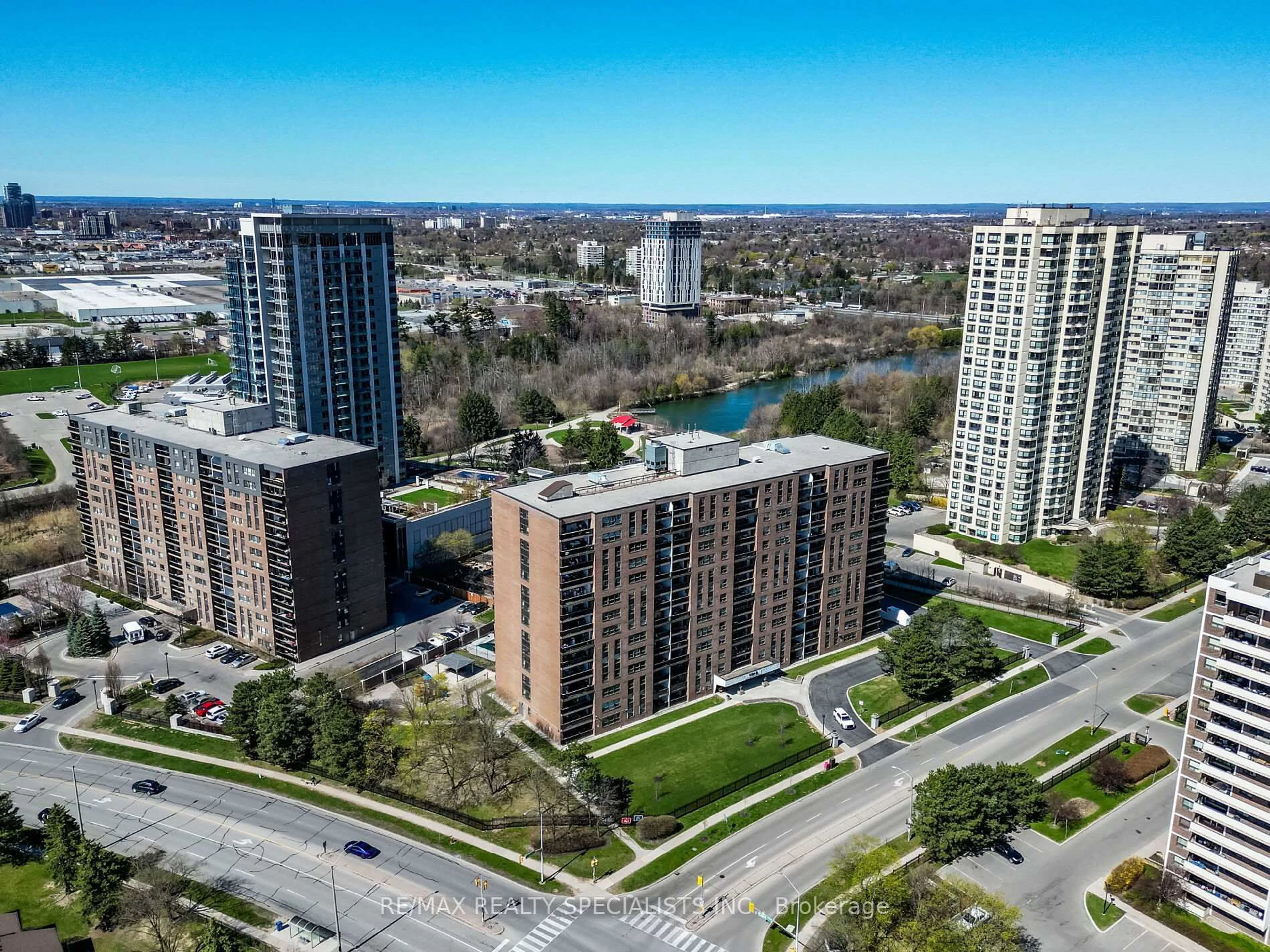 A pic from outside/outdoor area/front of a property/back of a property/a pic from drone, city buildings view from balcony for 4 Lisa St #610, Brampton Ontario L6T 4B6