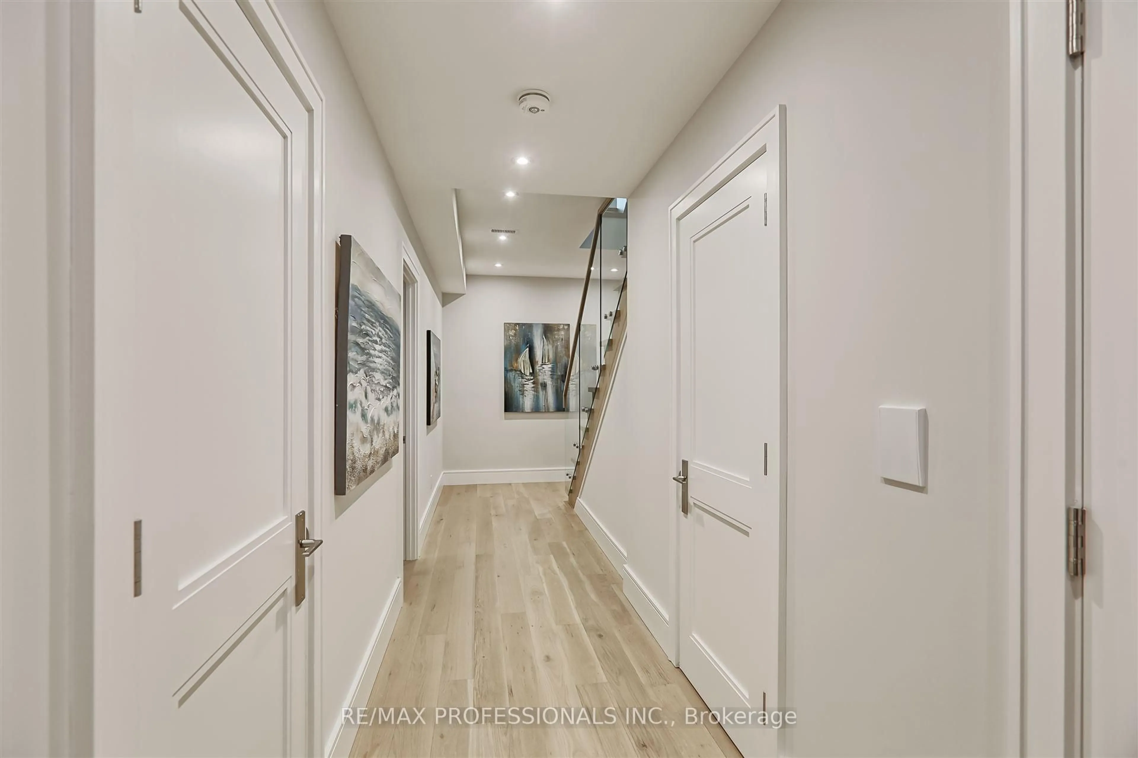 Indoor entryway for 466 Prince Edward Dr, Toronto Ontario M8X 2M3