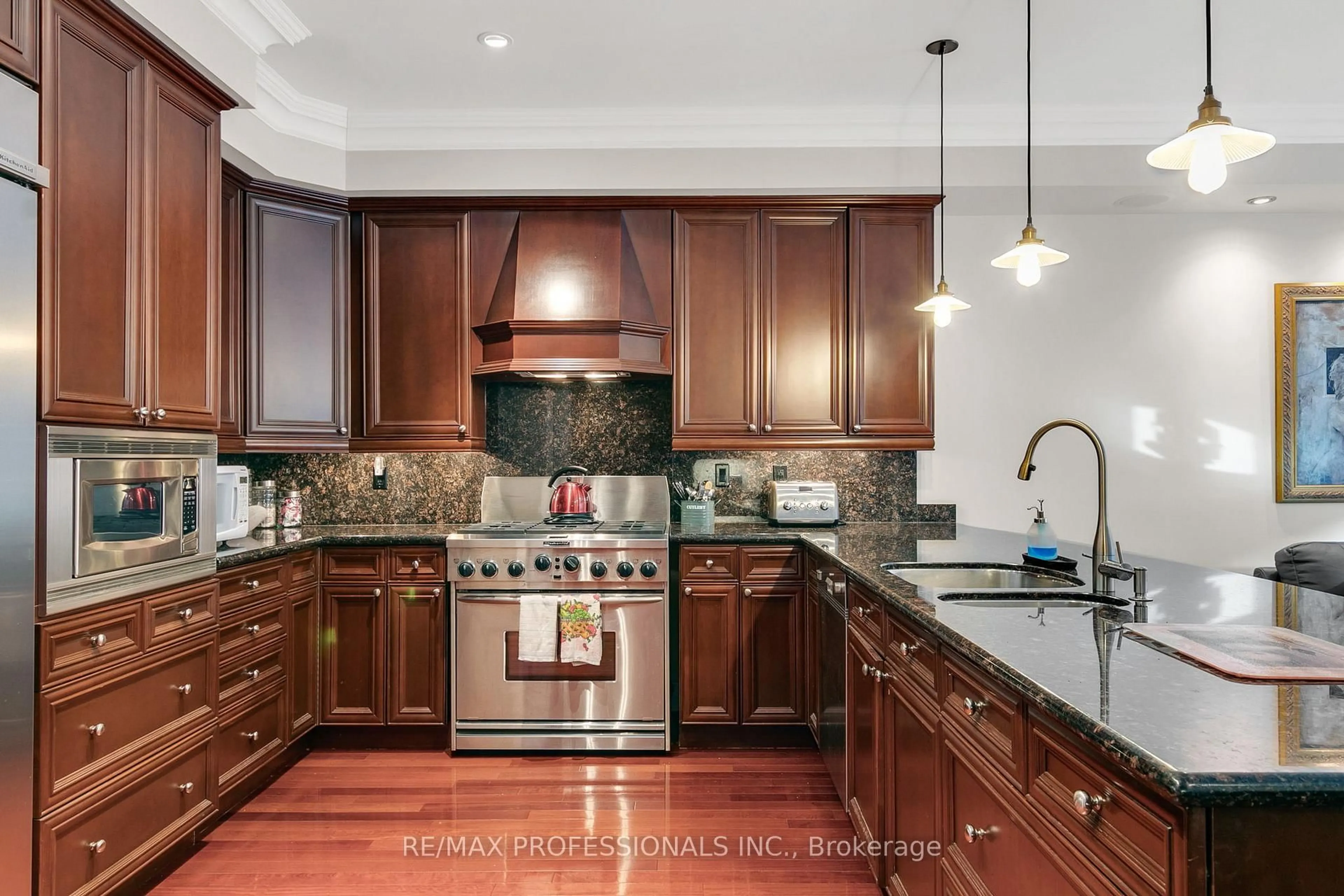 Contemporary kitchen, ceramic/tile floor for 84 Compass Way, Mississauga Ontario L5G 4T8