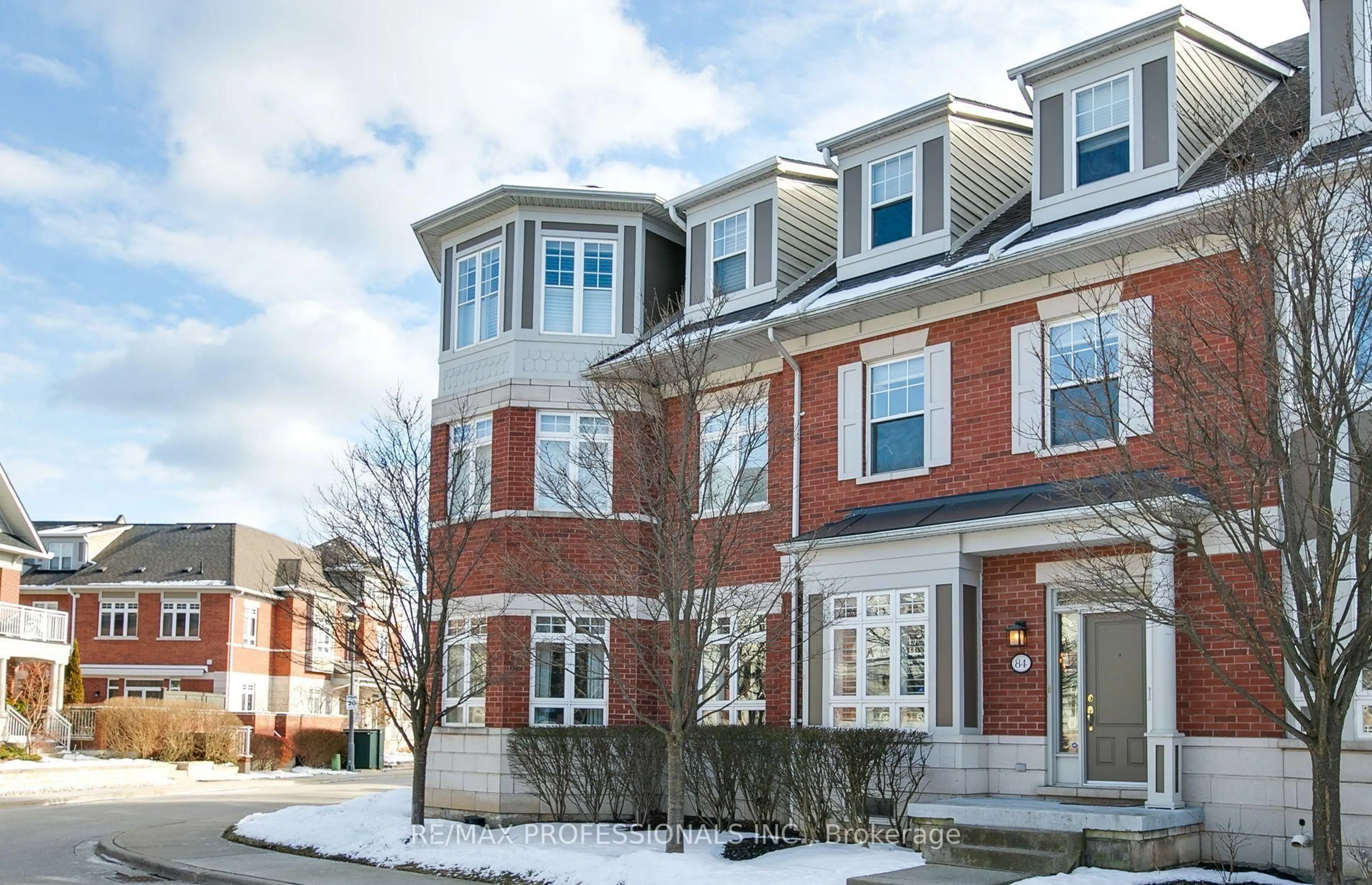 Home with brick exterior material, street for 84 Compass Way, Mississauga Ontario L5G 4T8