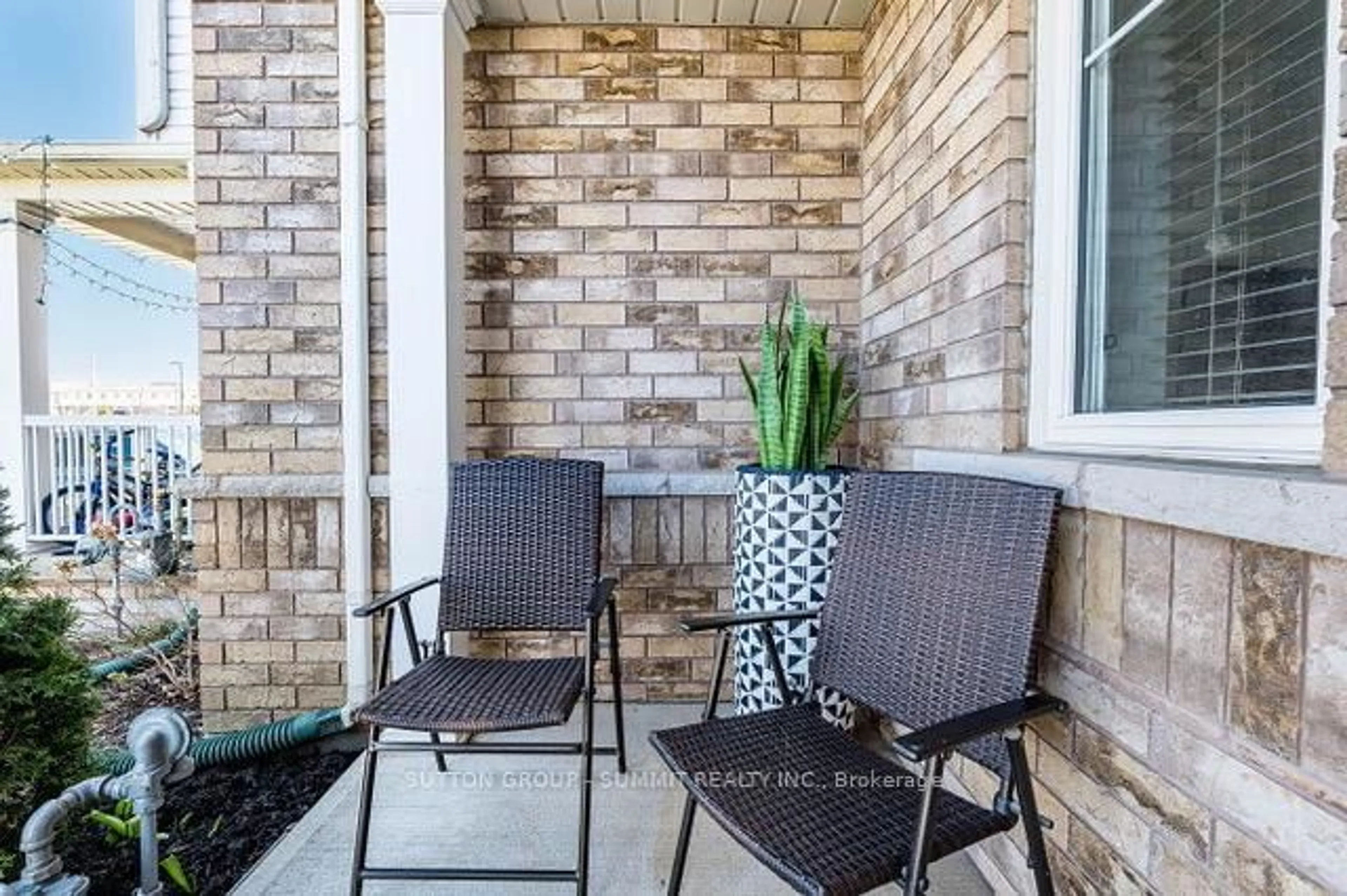 Patio, street for 2568 Valleyridge Dr, Oakville Ontario L6M 5H5