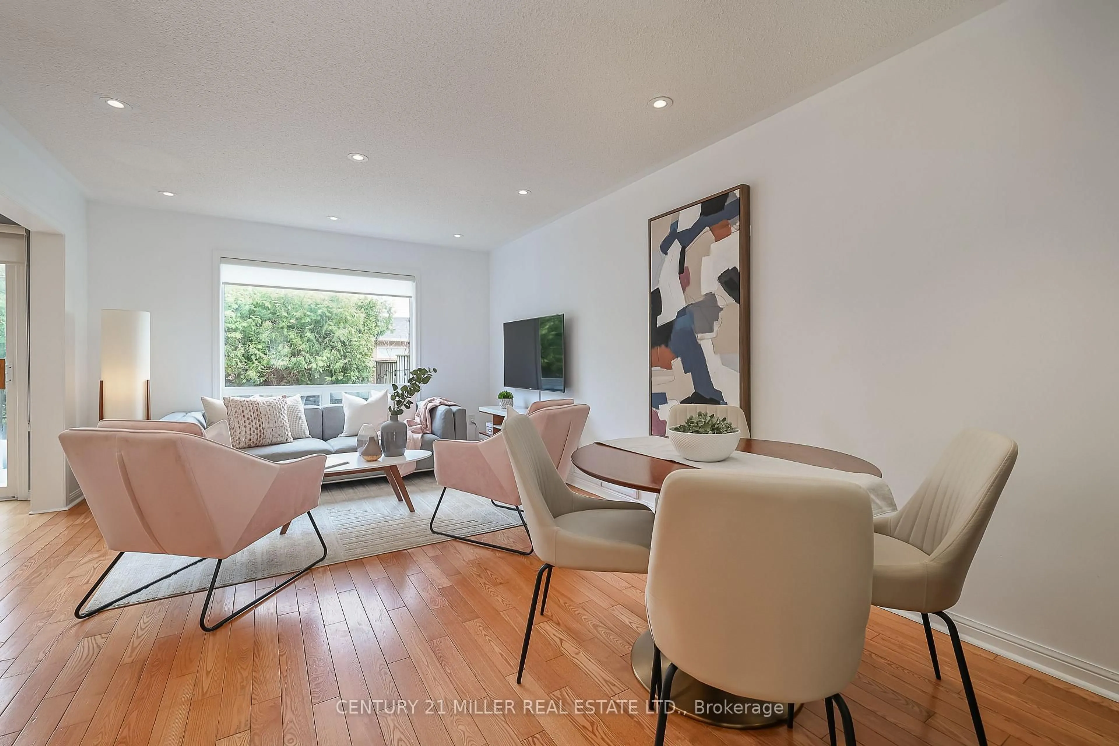 Living room with furniture, wood/laminate floor for 2490 Appalachain Dr, Oakville Ontario L6M 4S3