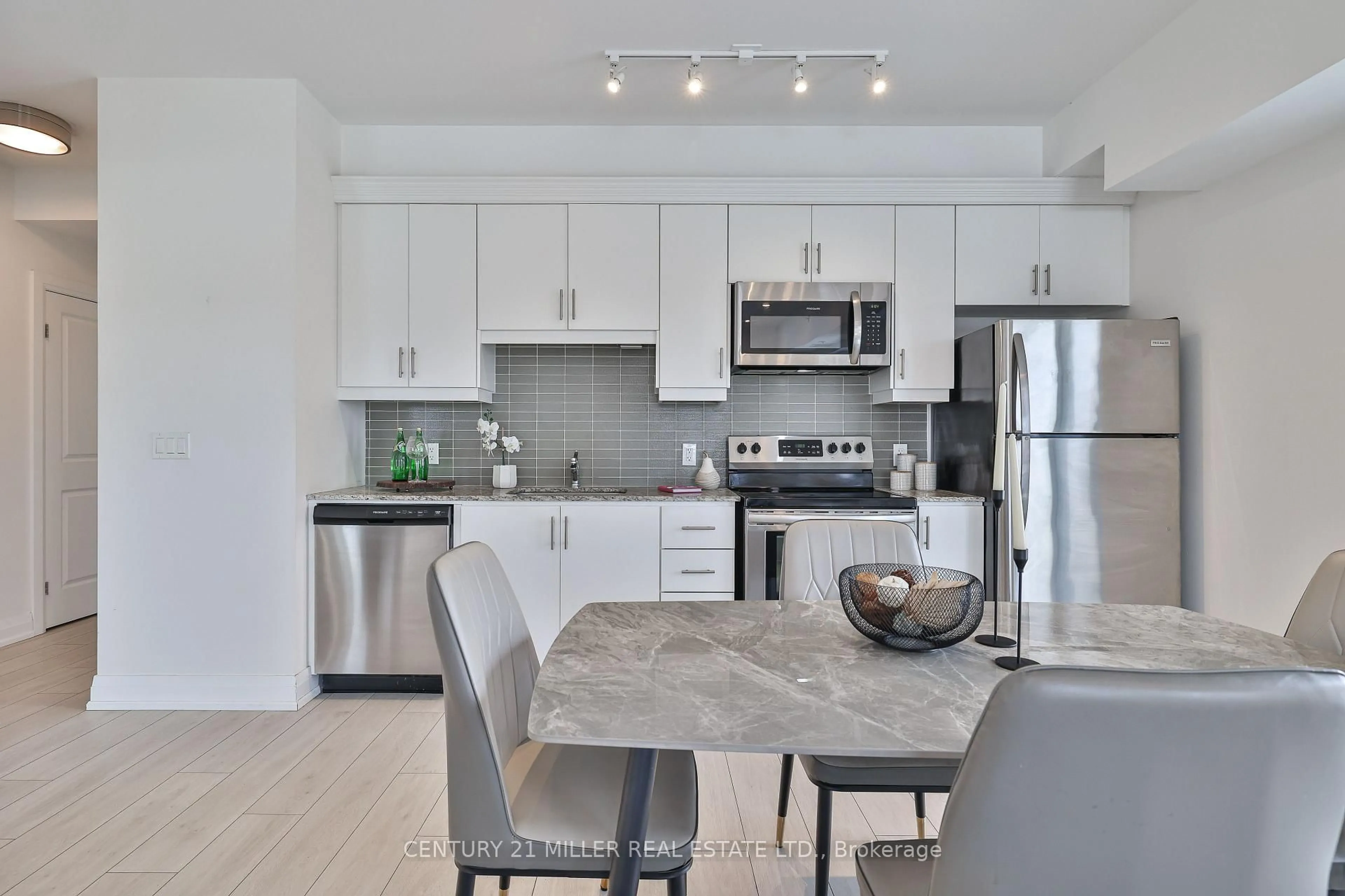 Open concept kitchen, unknown for 4040 Upper Middle Rd #222, Burlington Ontario L7M 0H2