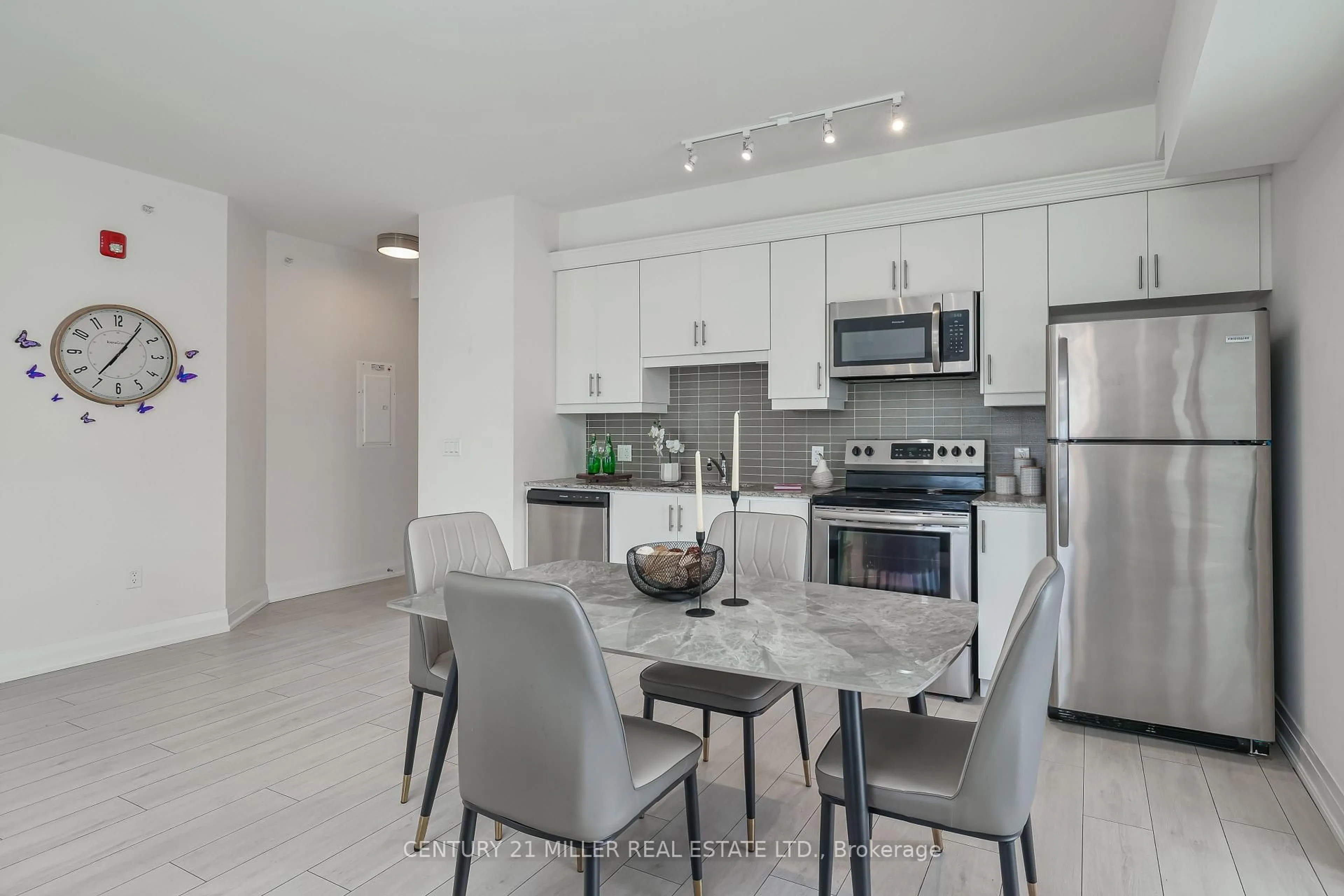 Open concept kitchen, ceramic/tile floor for 4040 Upper Middle Rd #222, Burlington Ontario L7M 0H2