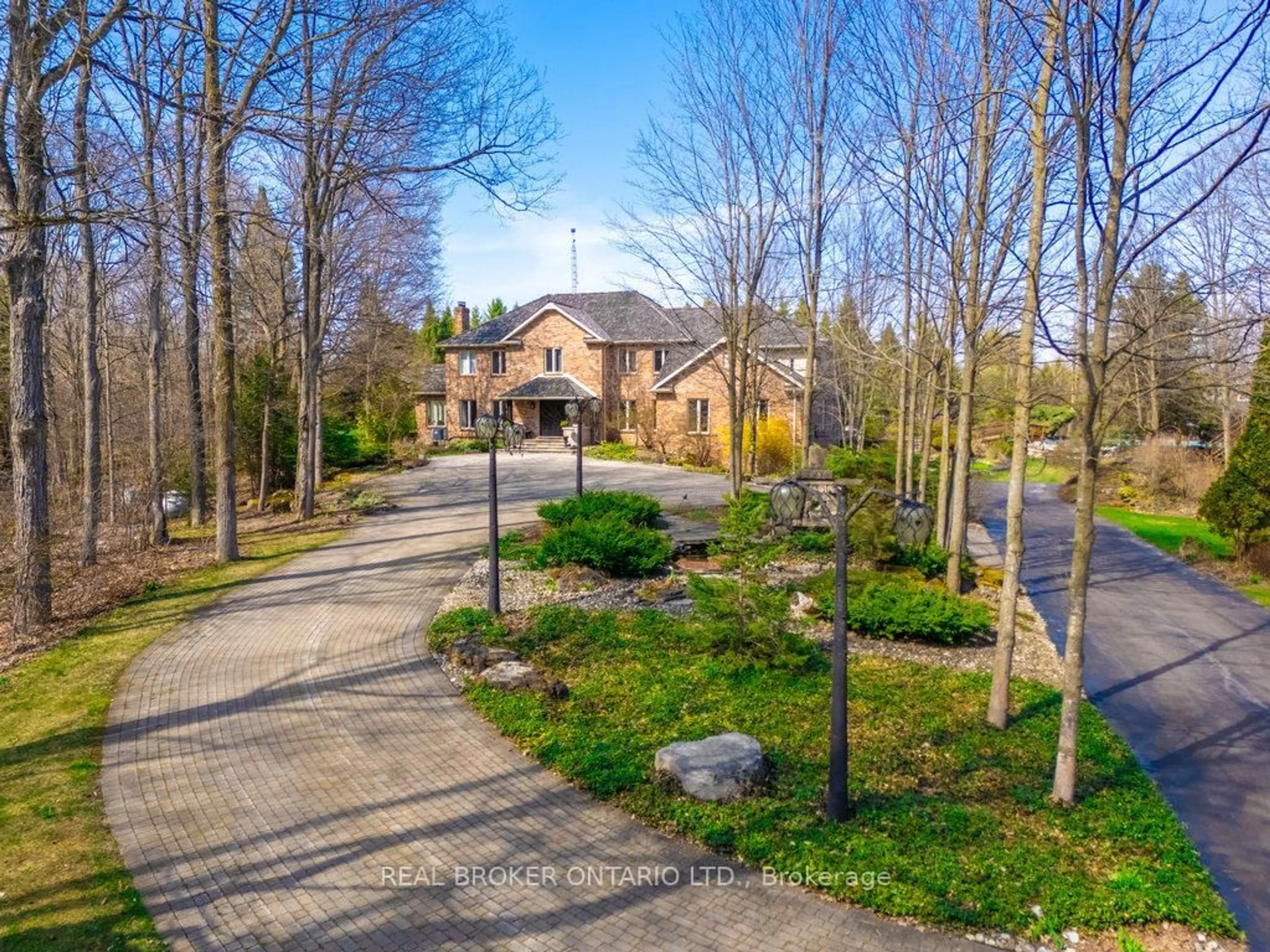 A pic from outside/outdoor area/front of a property/back of a property/a pic from drone, street for 13701 Fourth Line, Milton Ontario N0B 2K0