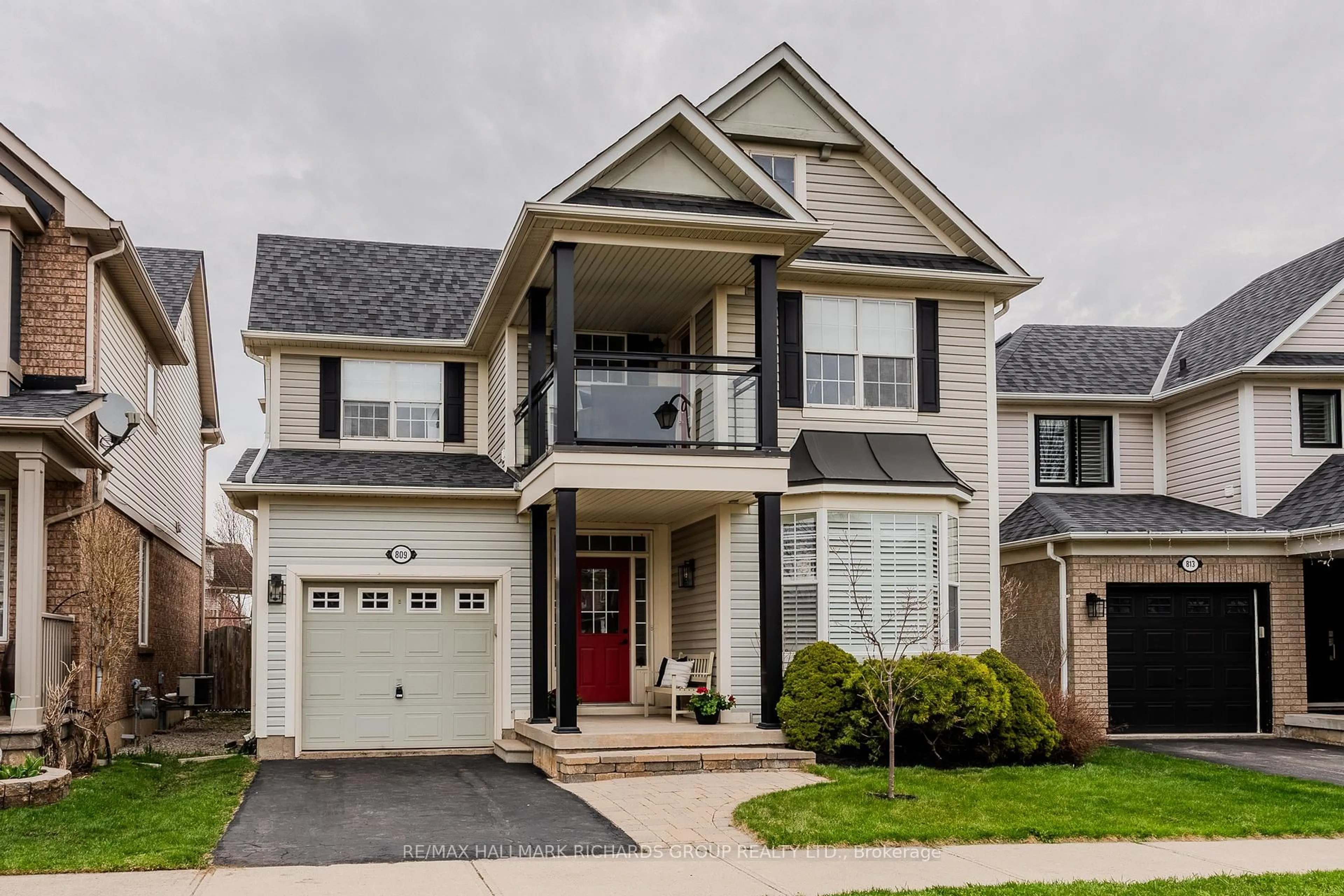 Home with vinyl exterior material, street for 809 Trudeau Dr, Milton Ontario L9T 5T7