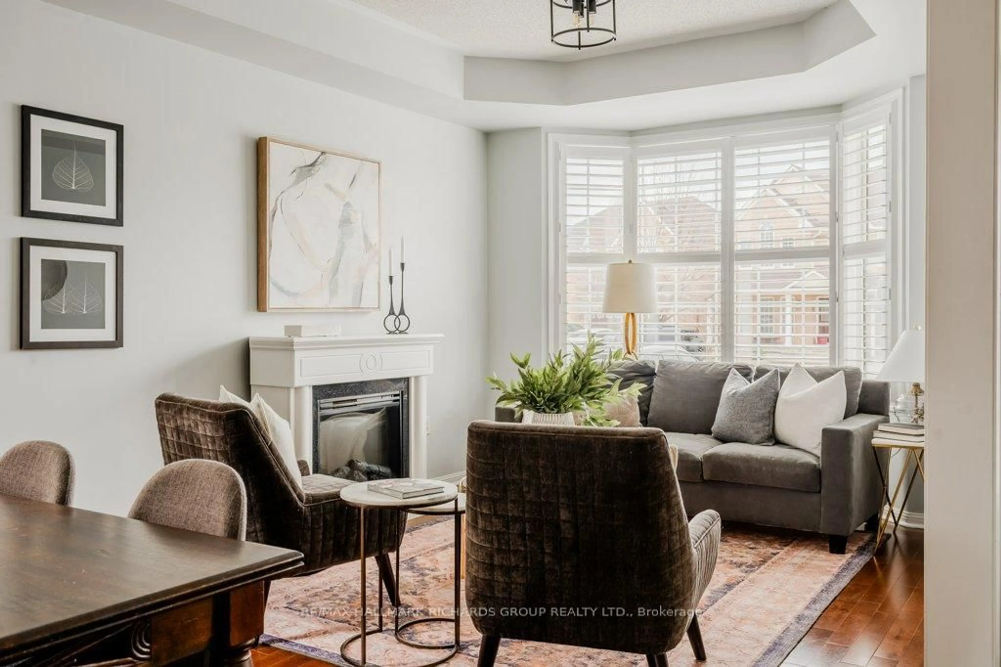 Living room with furniture, unknown for 809 Trudeau Dr, Milton Ontario L9T 5T7