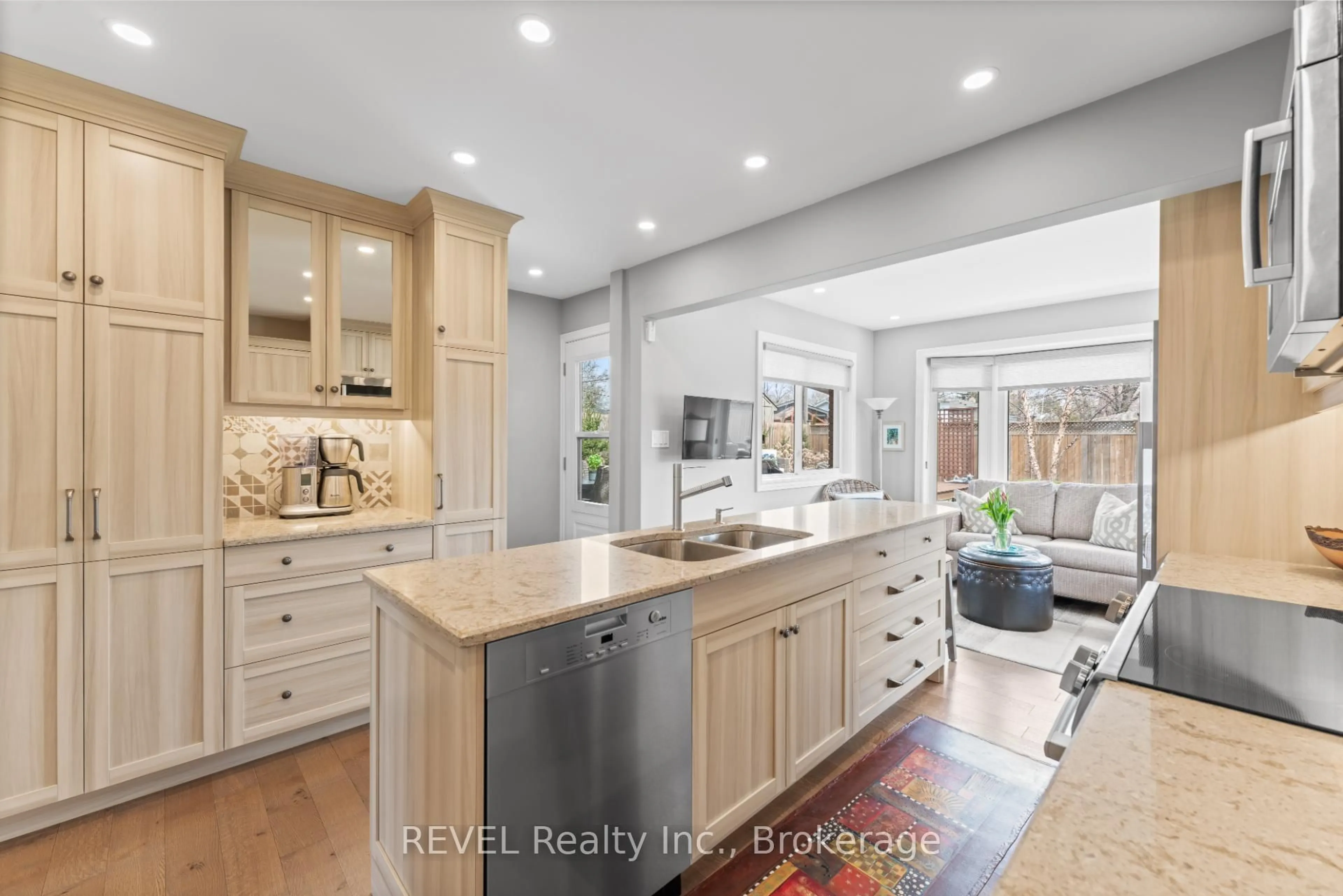 Open concept kitchen, ceramic/tile floor for 637 Thornwood Ave, Burlington Ontario L7N 3B9