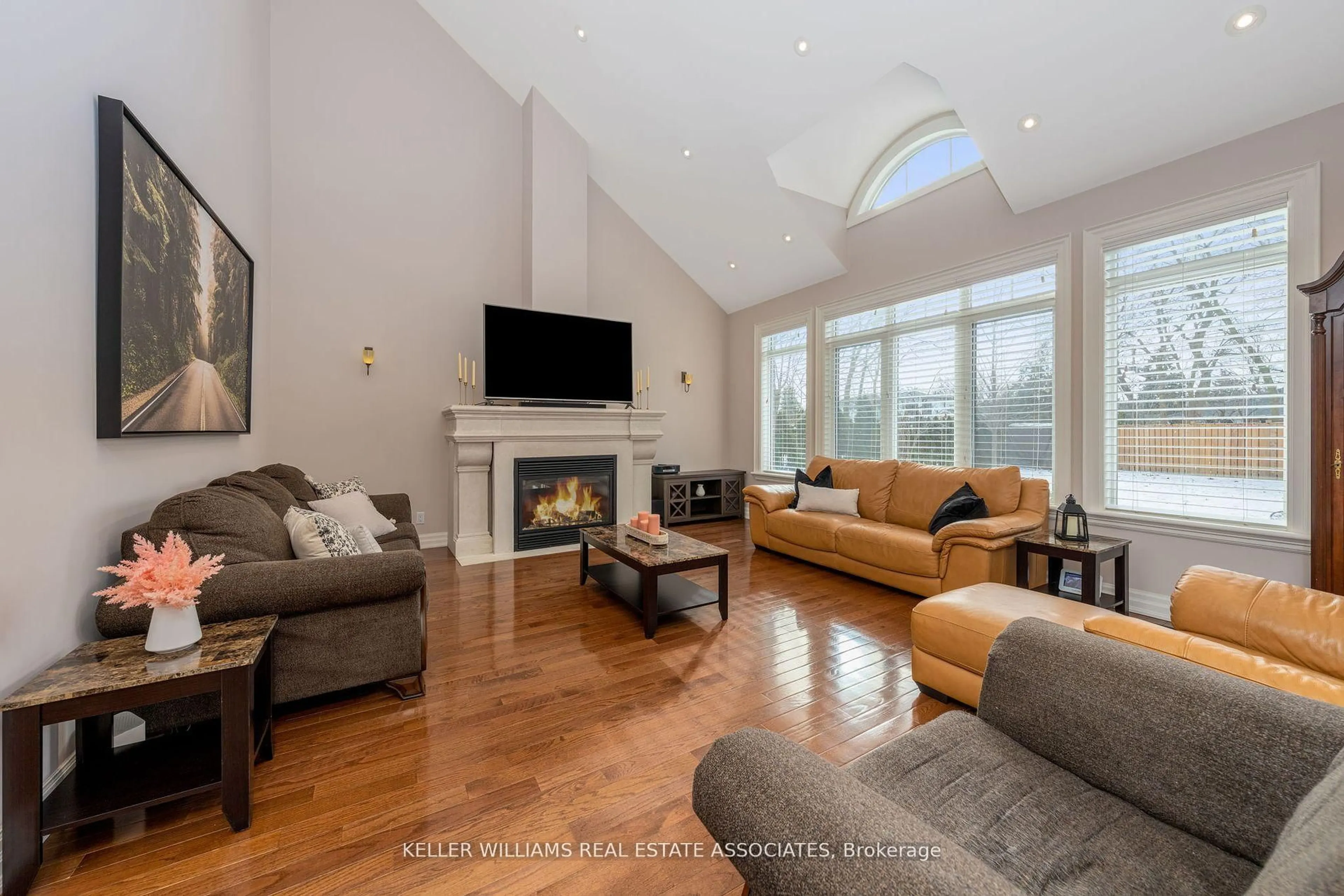 Living room with furniture, unknown for 22 Joymar Dr, Mississauga Ontario L5M 1E9