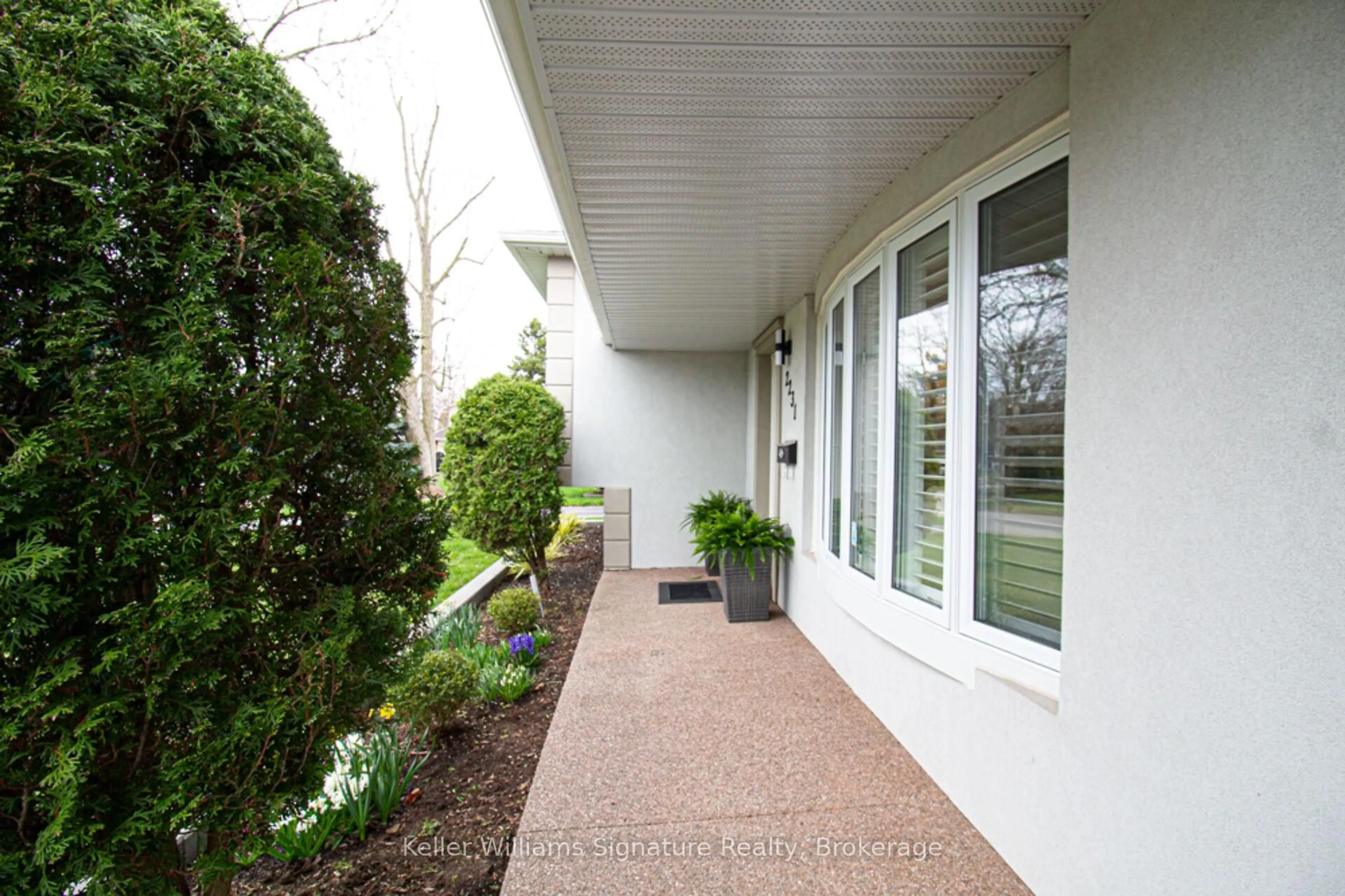 Unknown for 2231 Urwin Cres, Oakville Ontario L6L 2T3