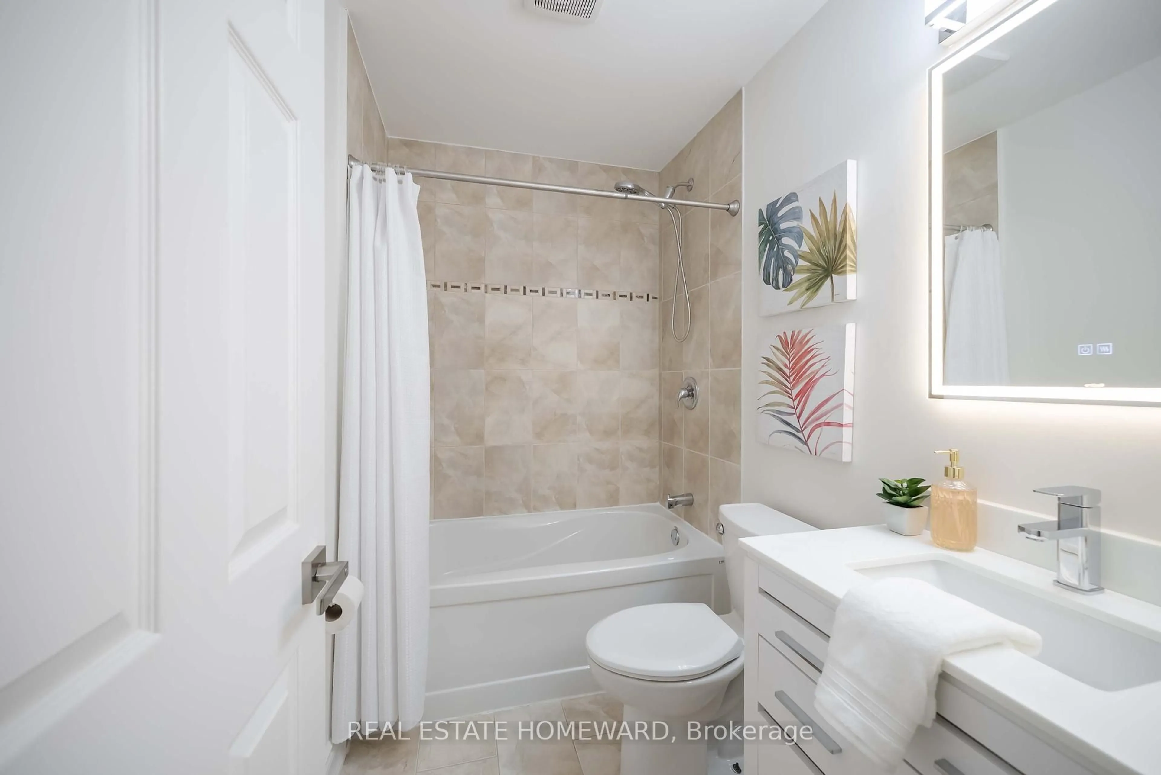 Standard bathroom, ceramic/tile floor for 2314 Marine Dr #2, Oakville Ontario L6L 1C3