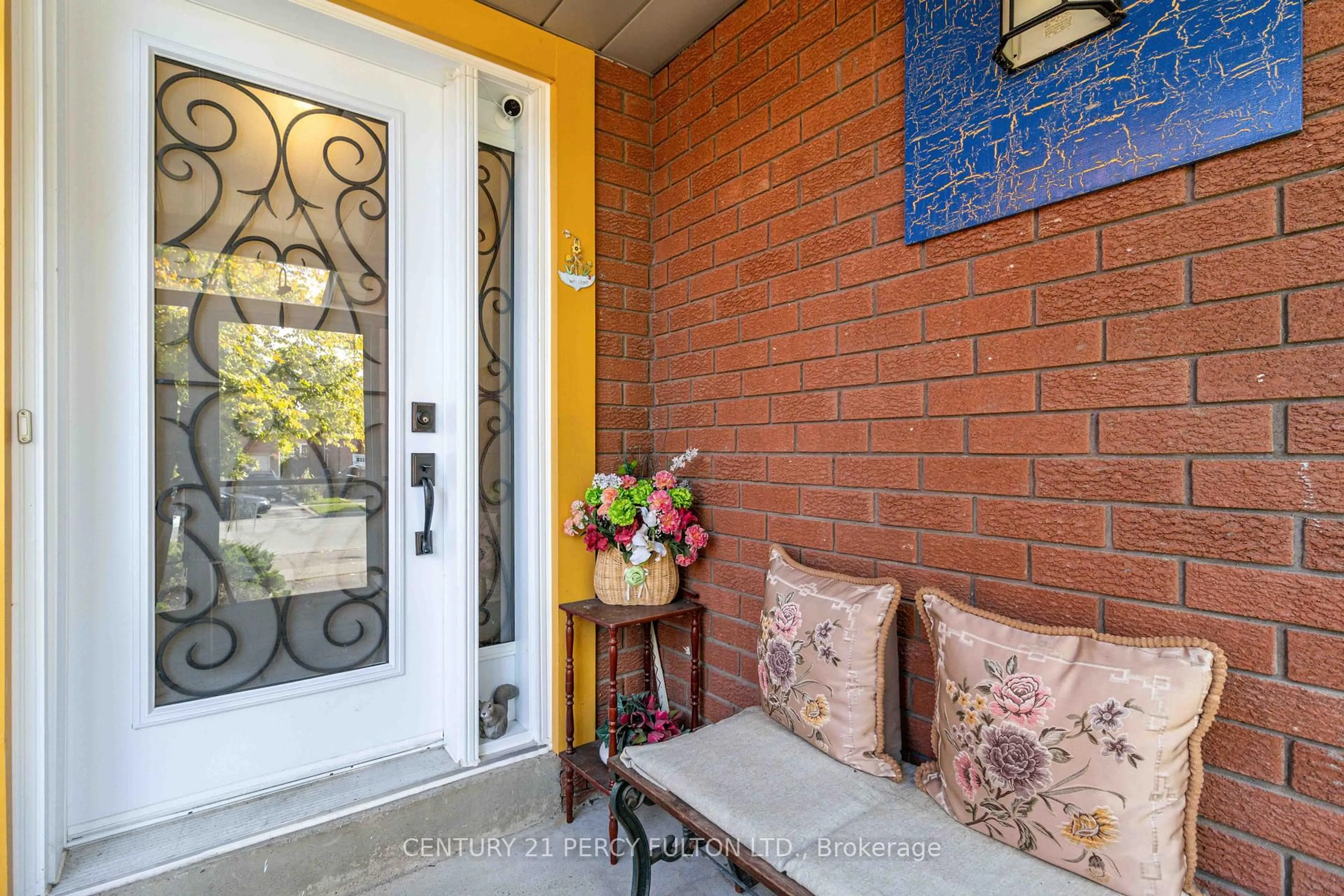 Indoor entryway for 178 Torrance Woods Wood, Brampton Ontario L6Y 4K1