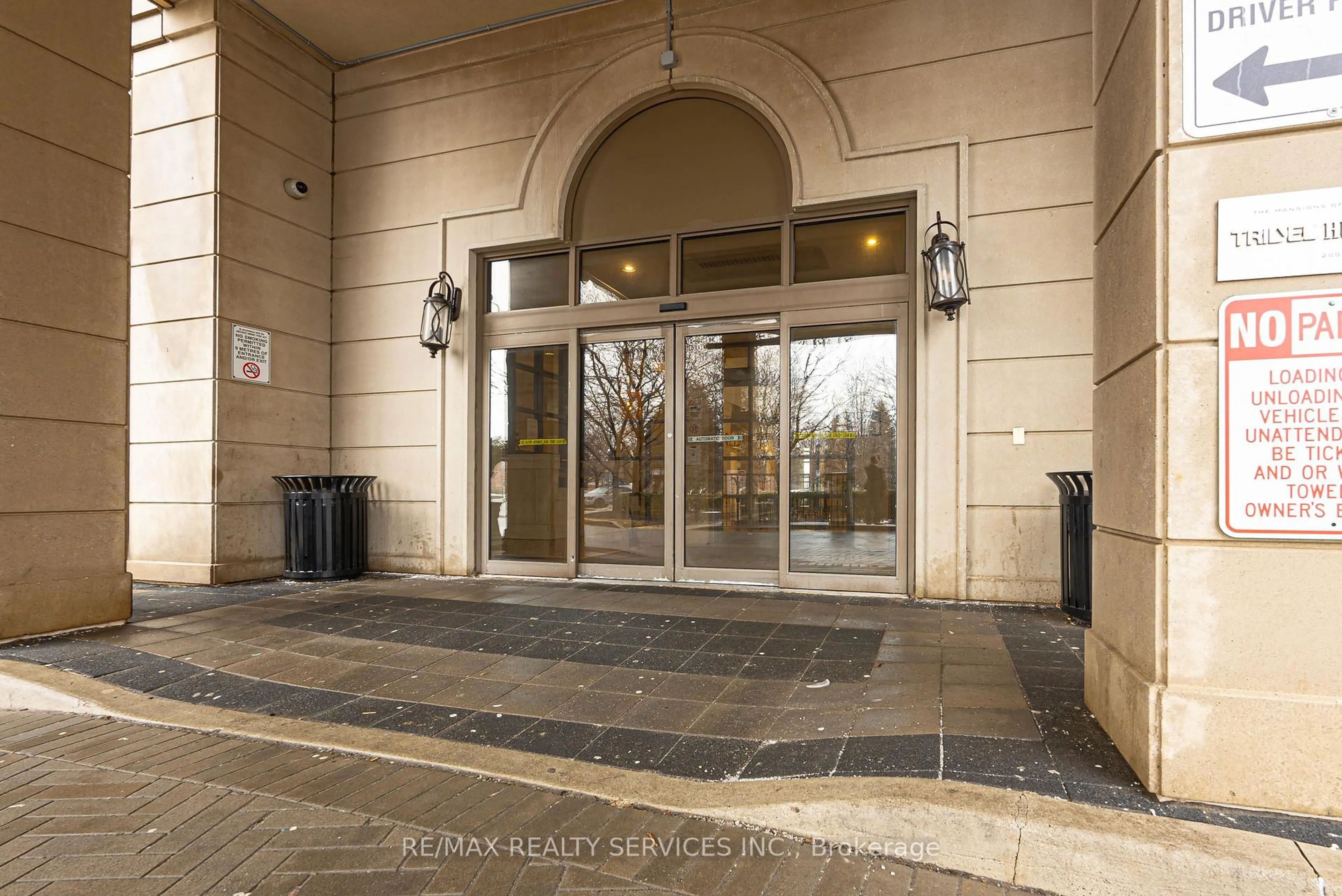 Indoor foyer for 700 Humberwood Blvd #1620, Toronto Ontario M9W 7J4
