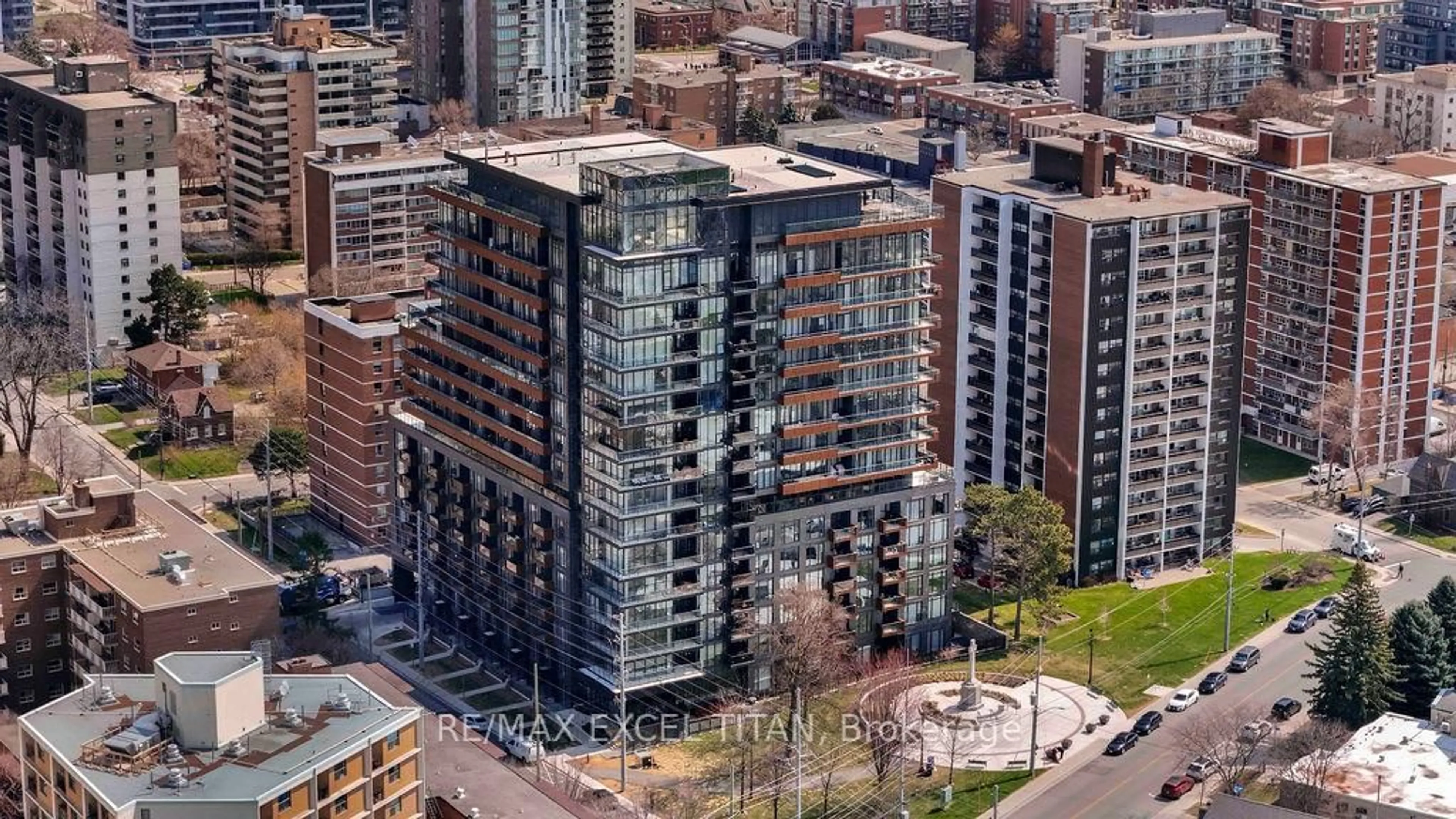 A pic from outside/outdoor area/front of a property/back of a property/a pic from drone, city buildings view from balcony for 21 Park St #1705, Mississauga Ontario L5G 1L7