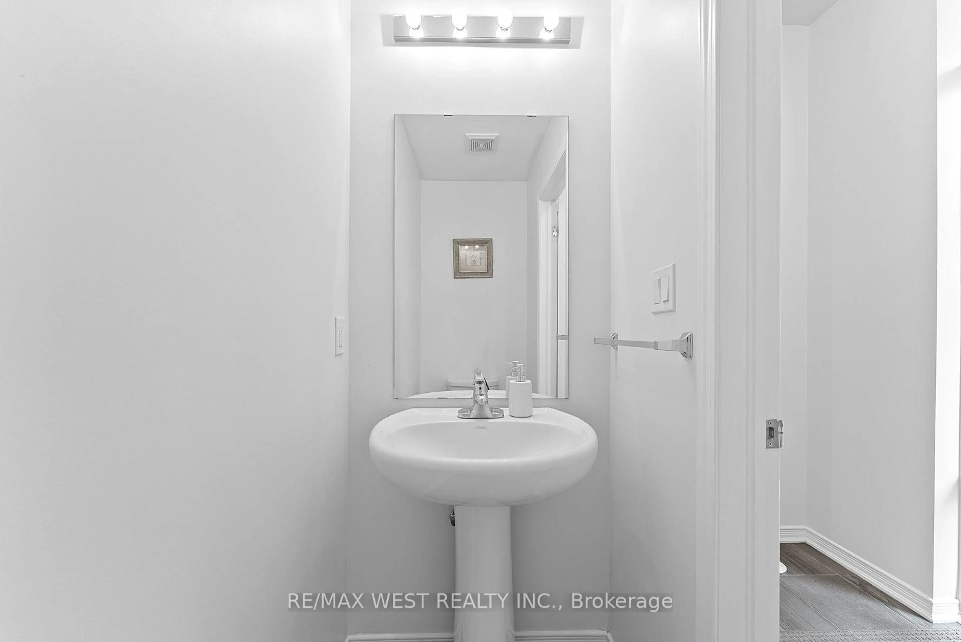 Standard bathroom, floor is not visible for 35 Applewood Lane #58, Toronto Ontario M9C 0C1