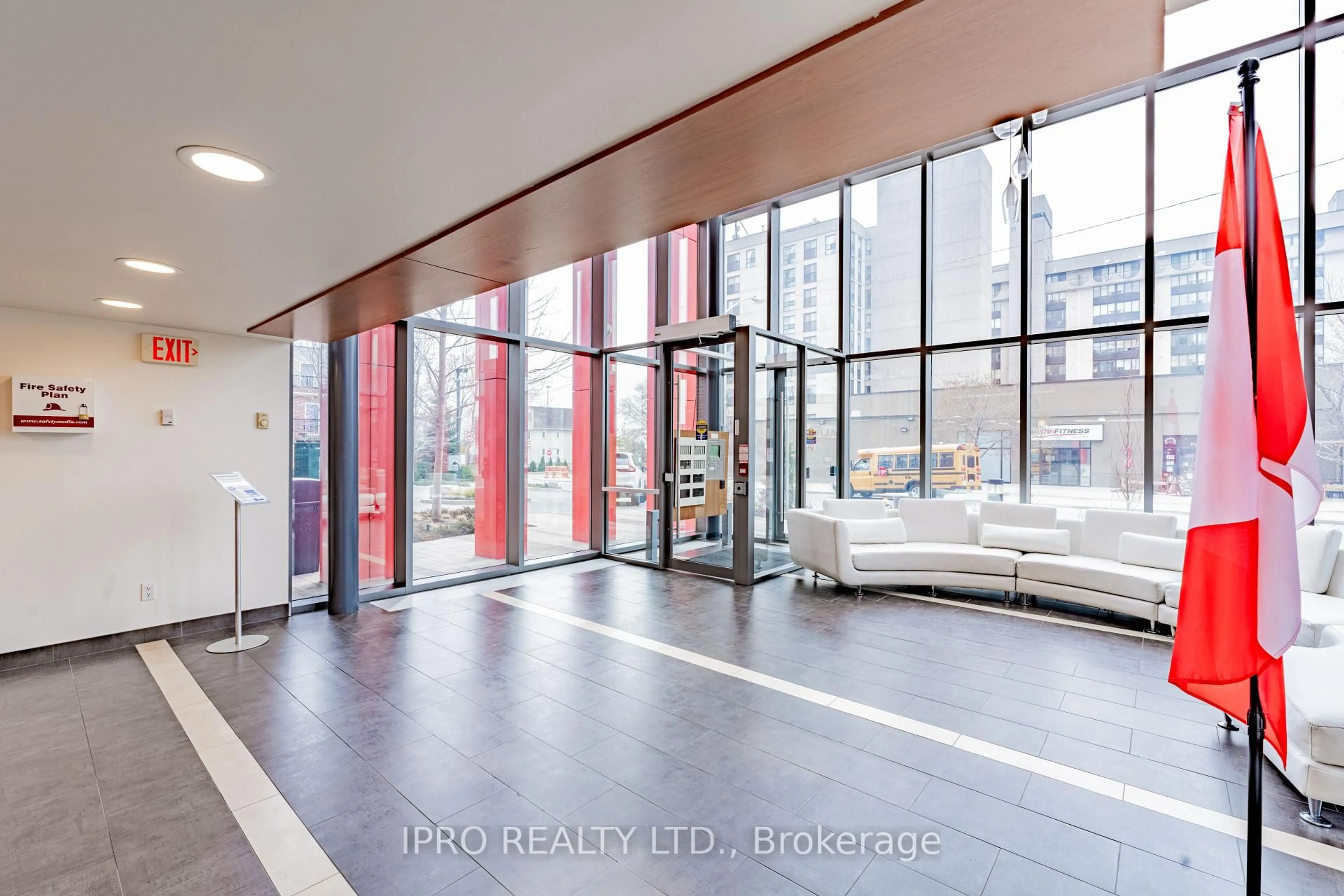 Indoor foyer for 15 James Finlay Way #625, Toronto Ontario M3M 0B3