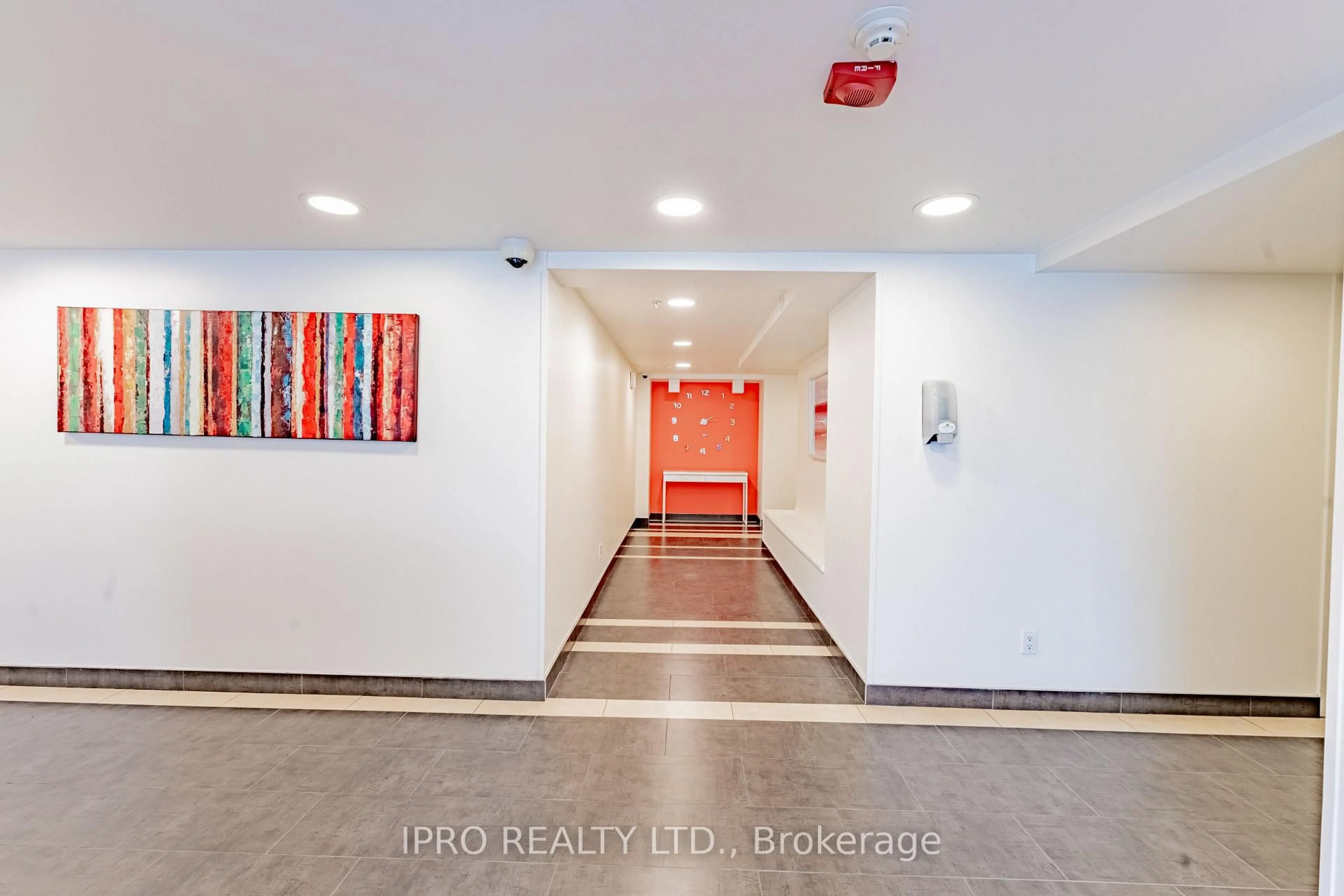 Indoor foyer for 15 James Finlay Way #625, Toronto Ontario M3M 0B3