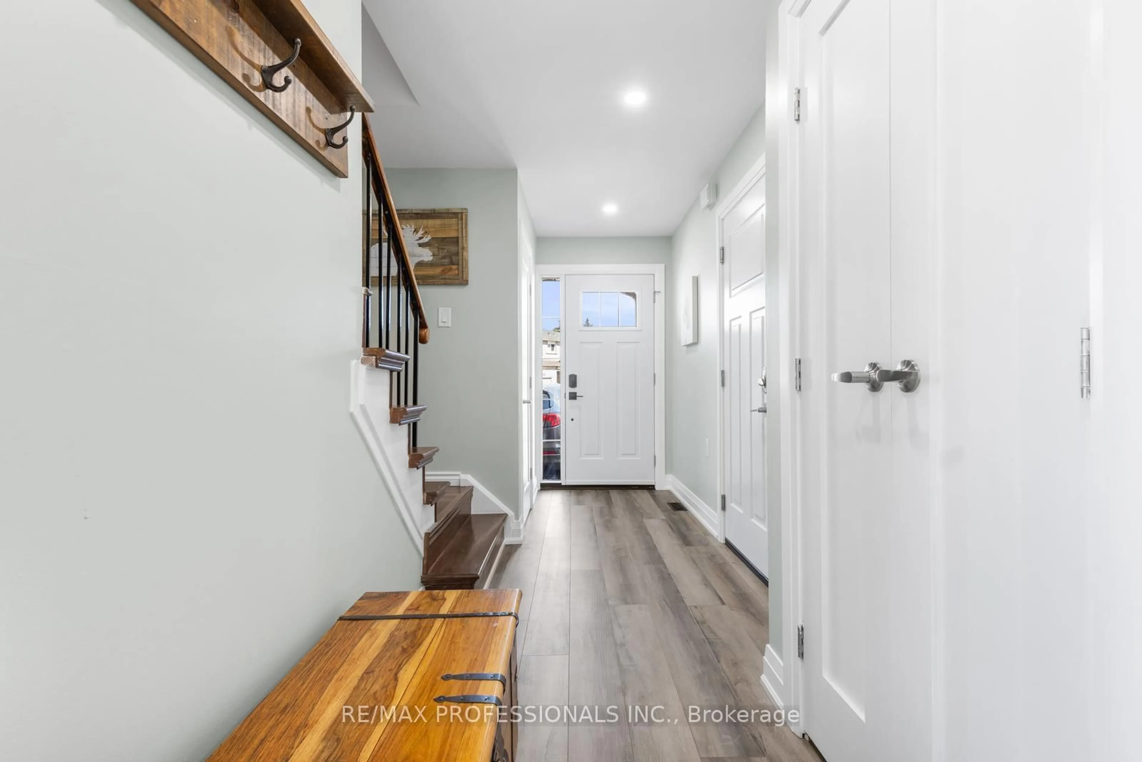 Indoor entryway for 762 Ashburnham Pl, Mississauga Ontario L5C 3W5