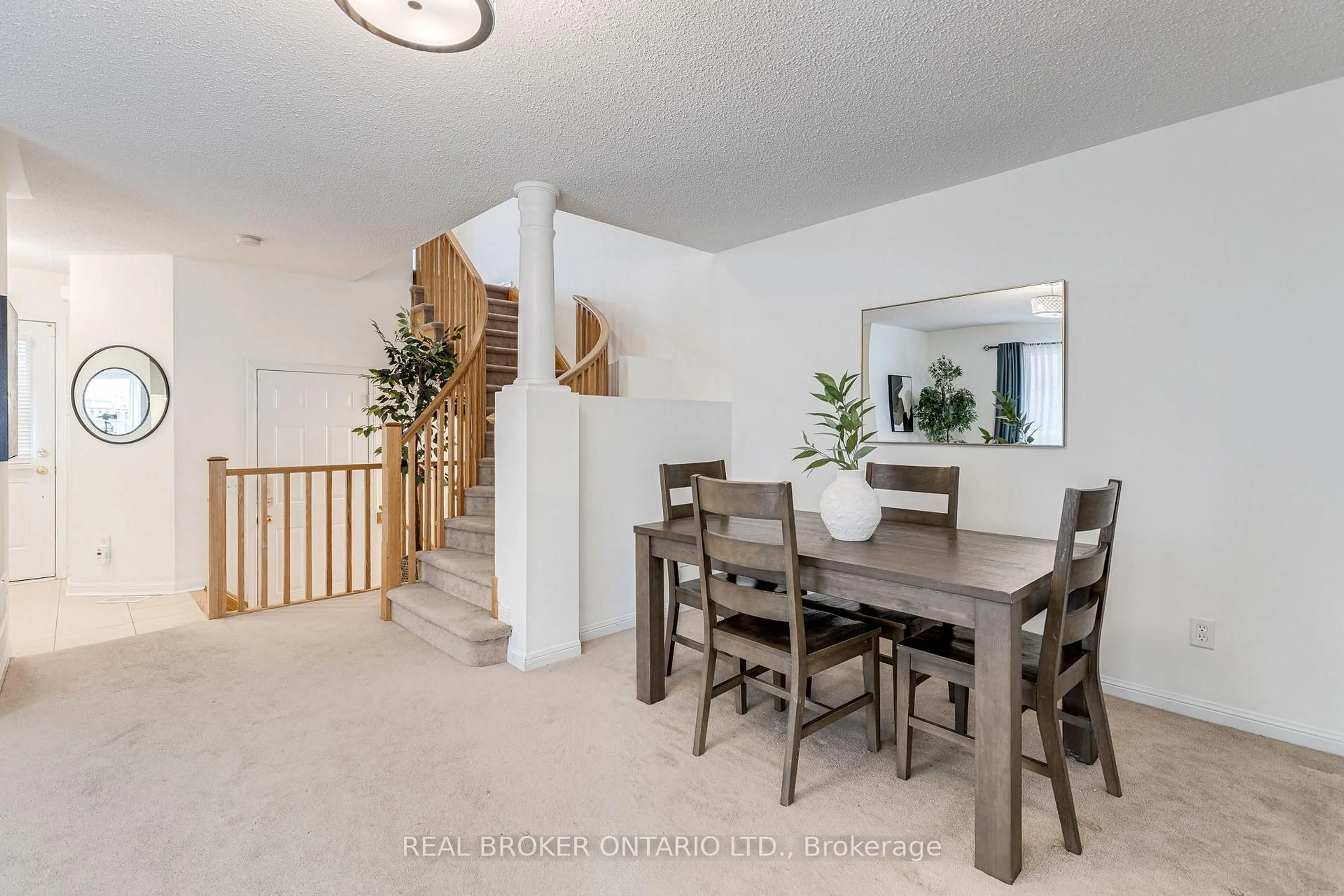 Dining room, unknown for 19 Coachlight Cres, Brampton Ontario L6P 2Y6