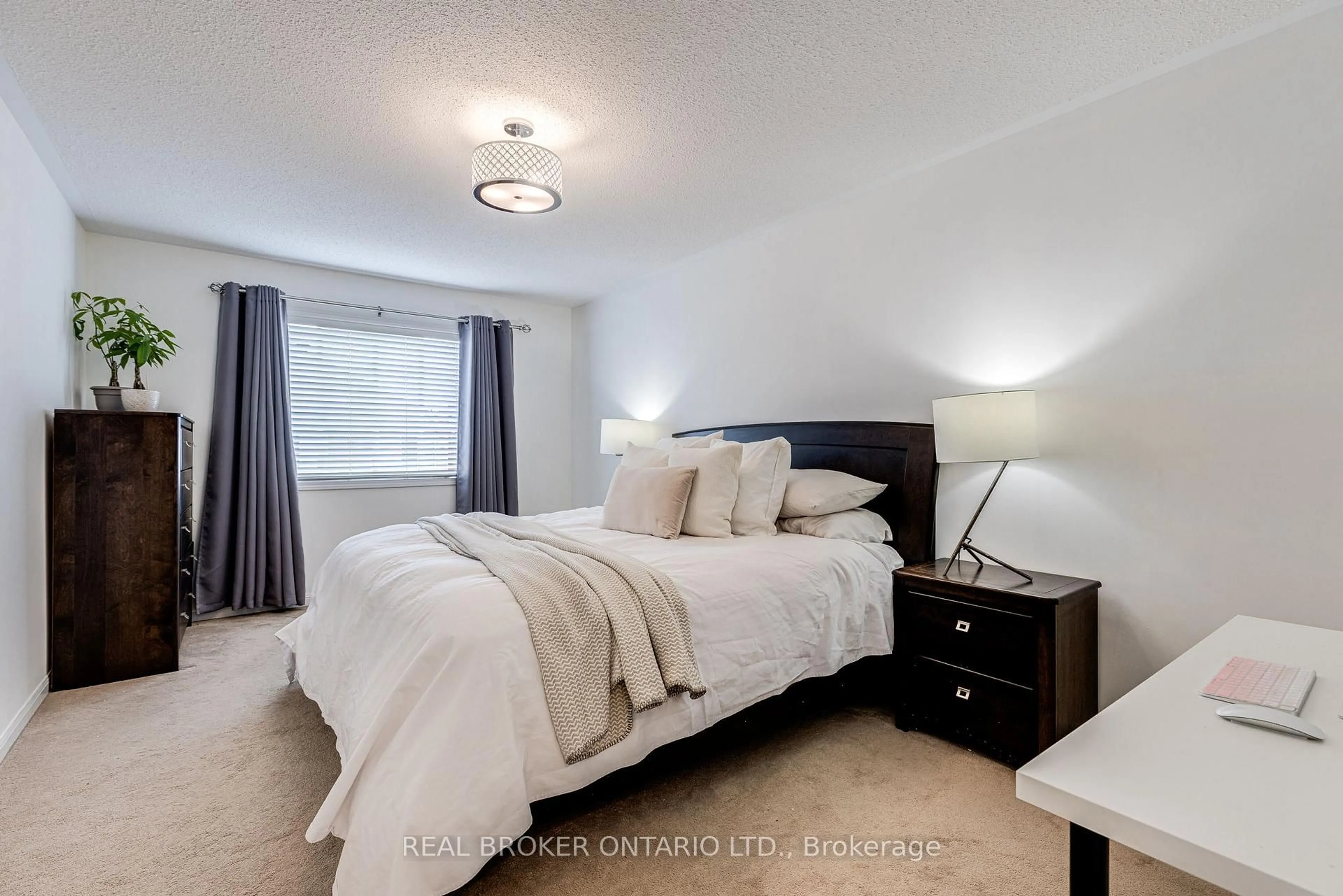 Bedroom with bed, unknown for 19 Coachlight Cres, Brampton Ontario L6P 2Y6
