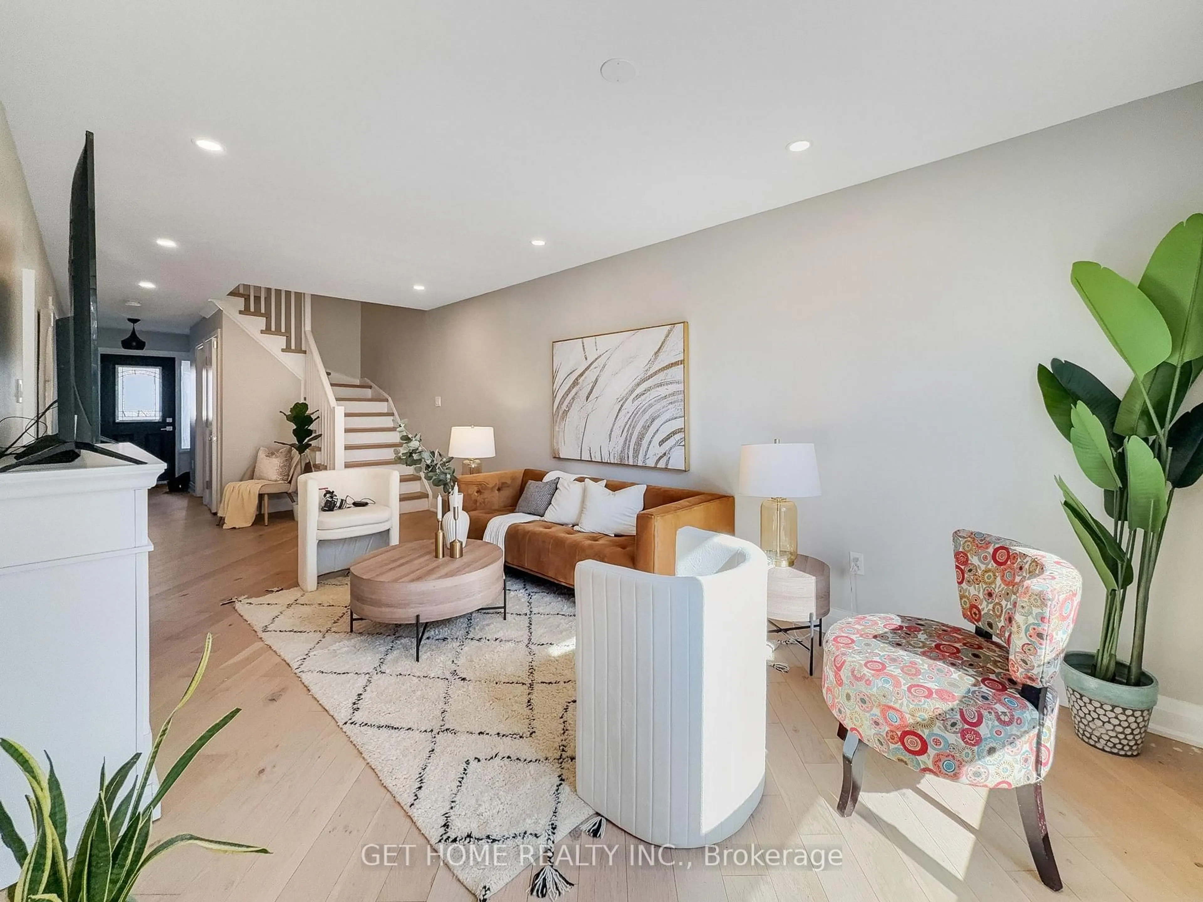 Living room with furniture, unknown for 450 LEVANNA Lane, Oakville Ontario L6H 6B9