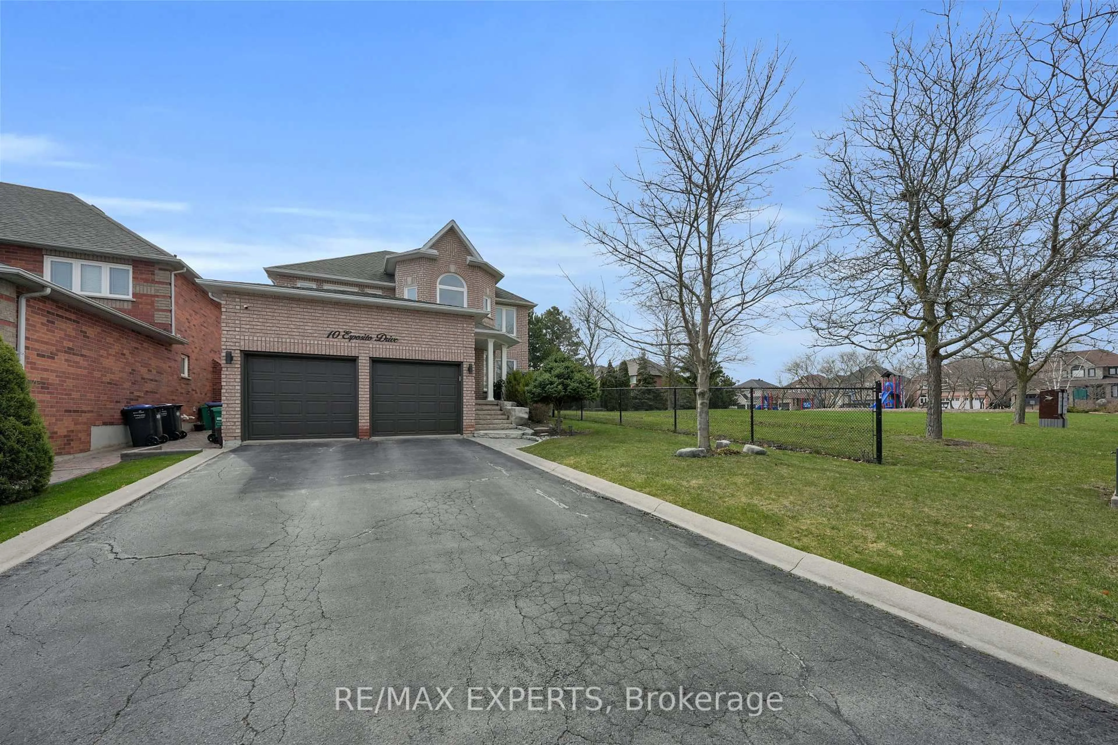 A pic from outside/outdoor area/front of a property/back of a property/a pic from drone, street for 10 Esposito Dr, Caledon Ontario L7E 1V4