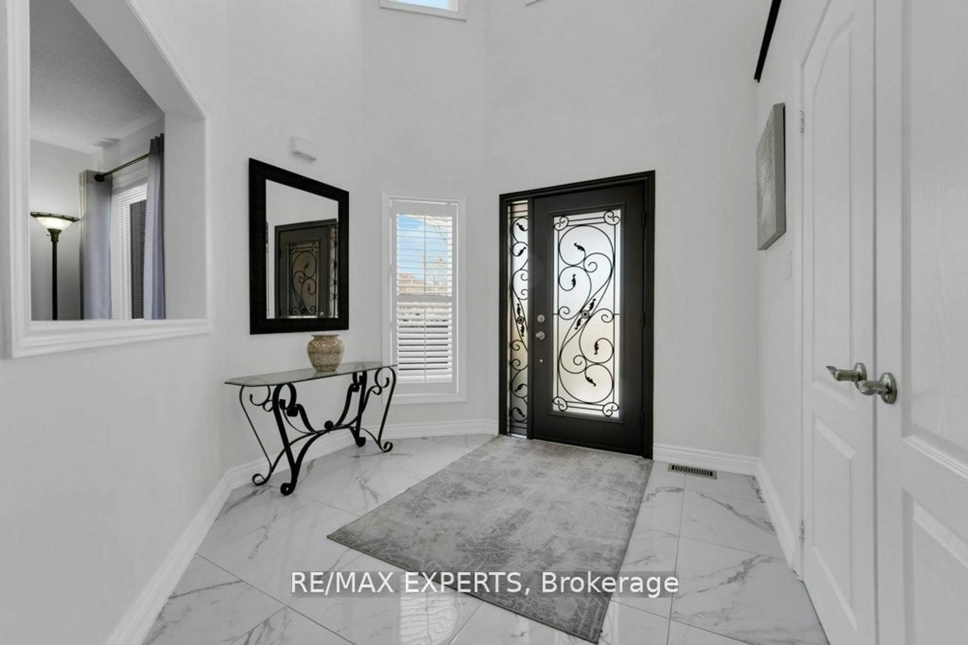 Indoor entryway for 10 Esposito Dr, Caledon Ontario L7E 1V4