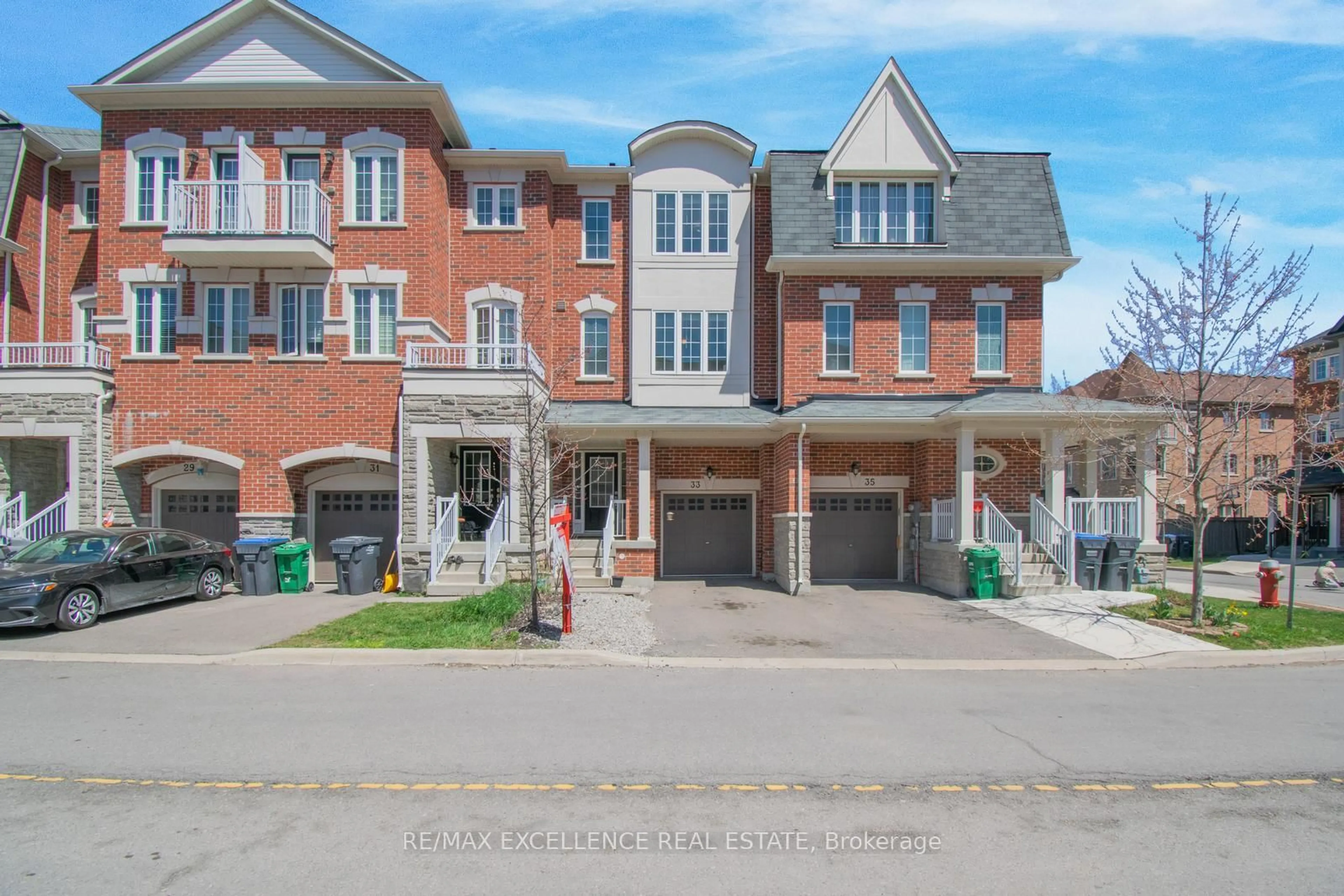 Home with brick exterior material, street for 33 Miami Grve, Brampton Ontario L6Z 0H6