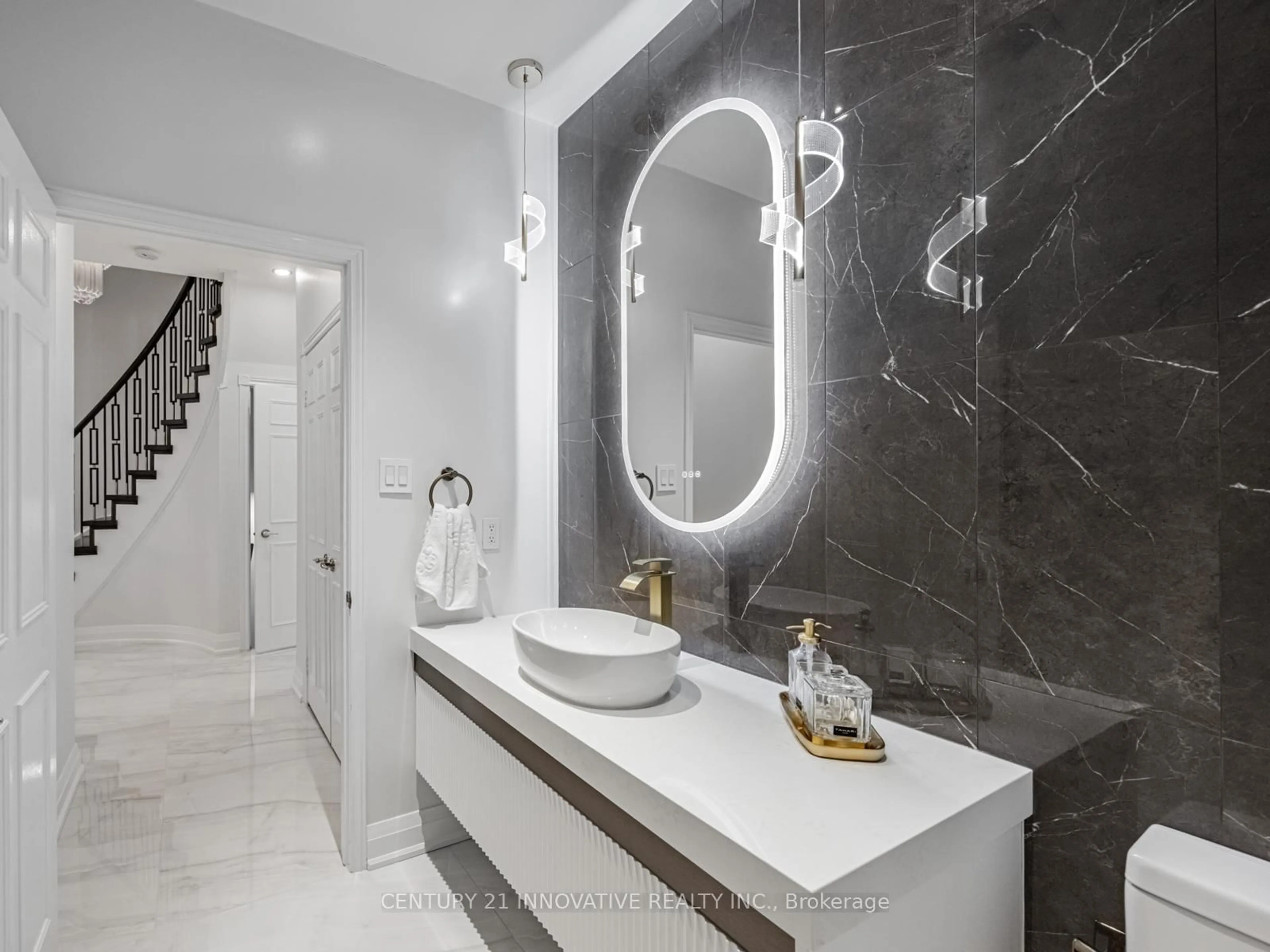 Contemporary bathroom, ceramic/tile floor for 4469 Beacon Lane, Mississauga Ontario L5C 4K9