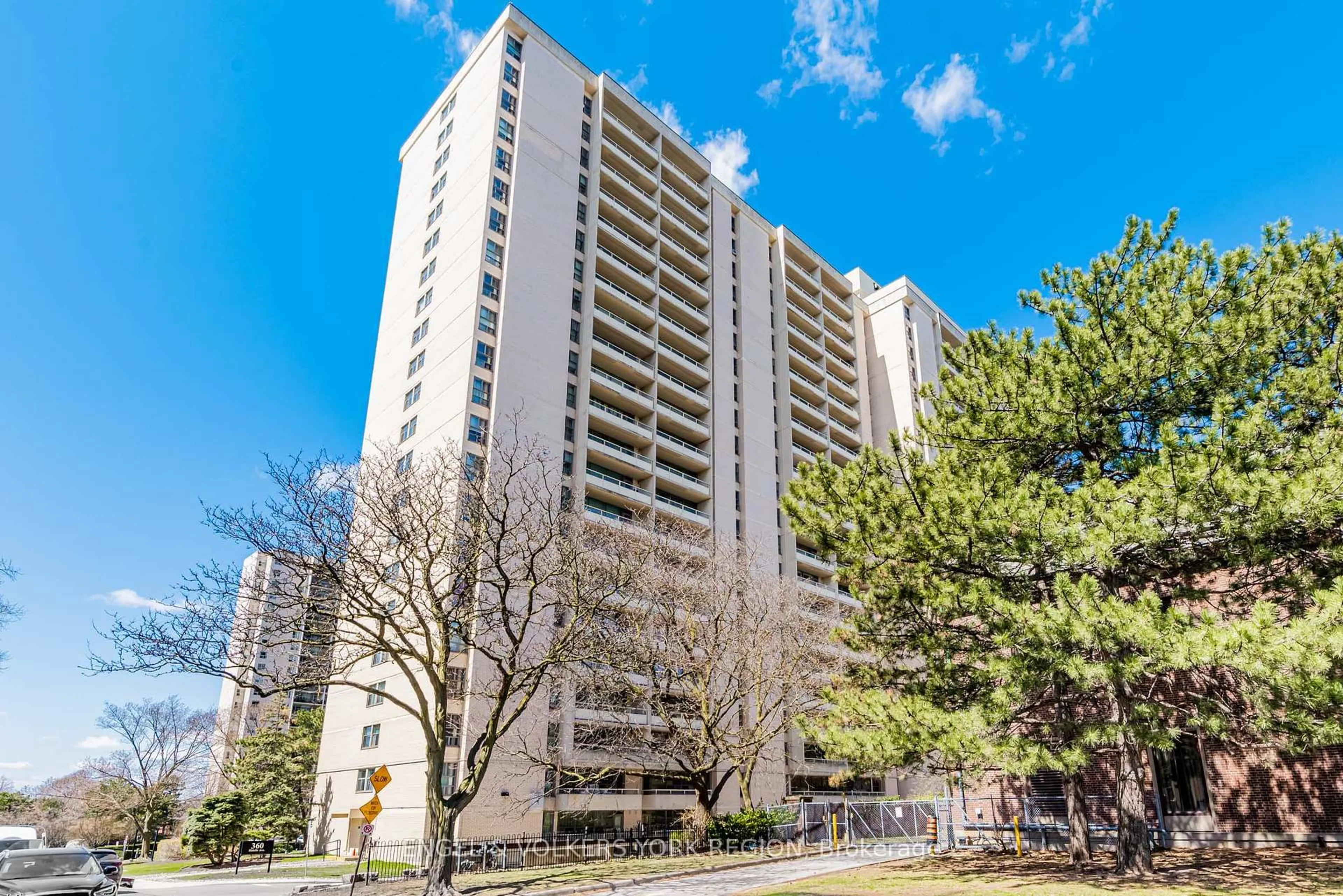 Patio, building for 360 Ridelle Ave #1001, Toronto Ontario M6B 1K1