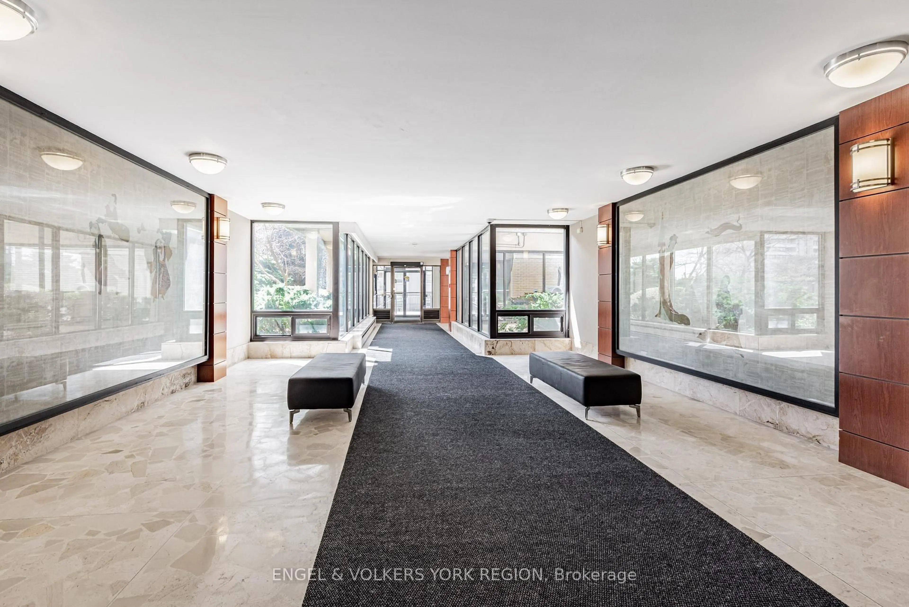 Indoor foyer for 360 Ridelle Ave #1001, Toronto Ontario M6B 1K1
