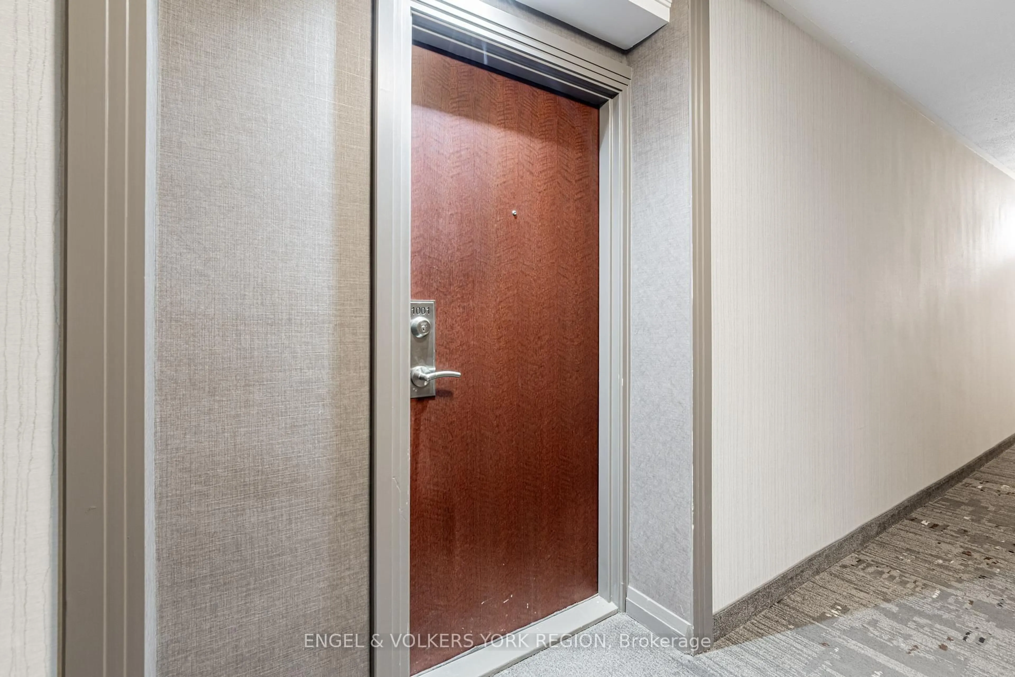 Indoor foyer for 360 Ridelle Ave #1001, Toronto Ontario M6B 1K1