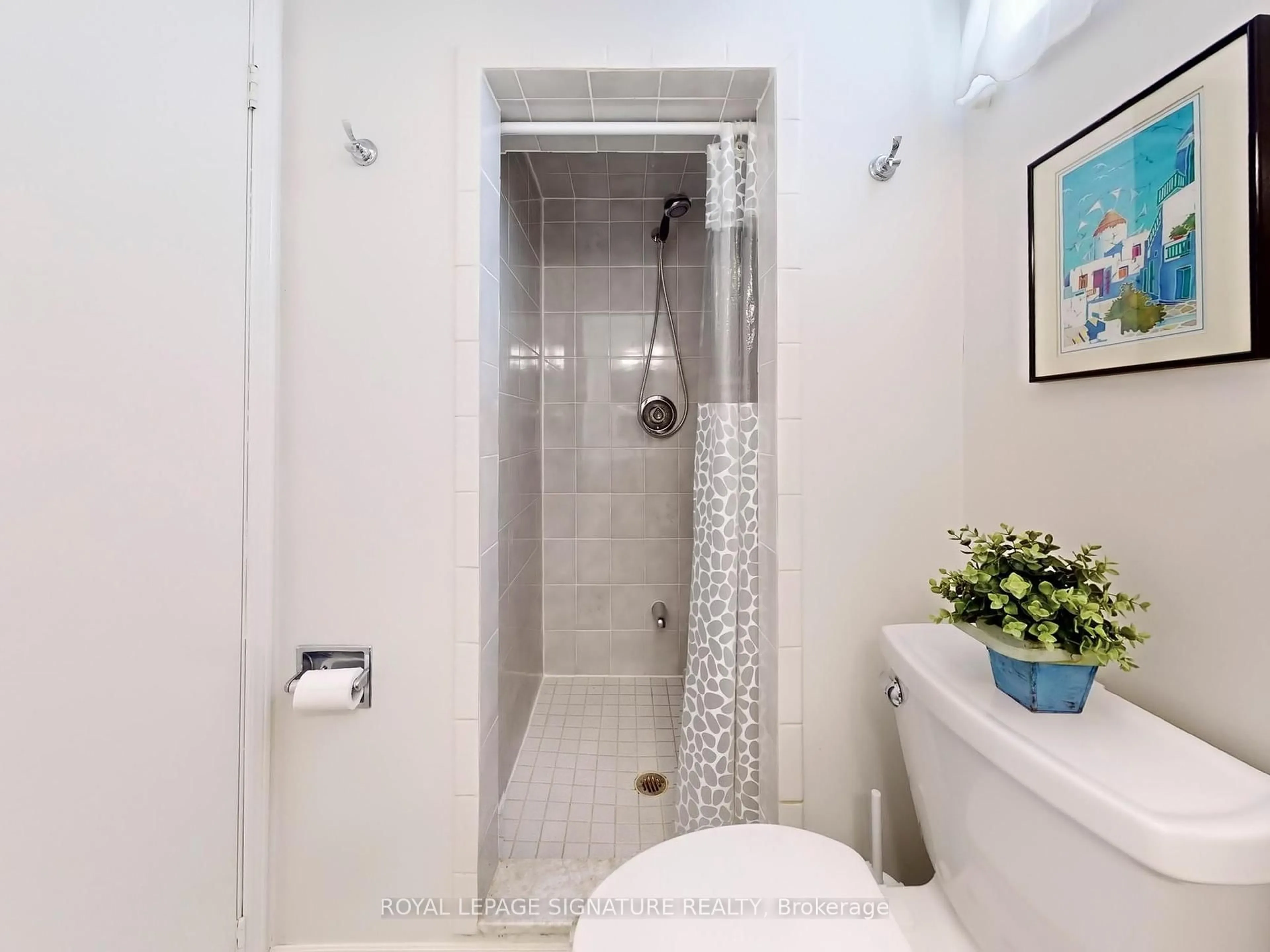 Standard bathroom, ceramic/tile floor for 42 Alexander St, Toronto Ontario M8V 2K8