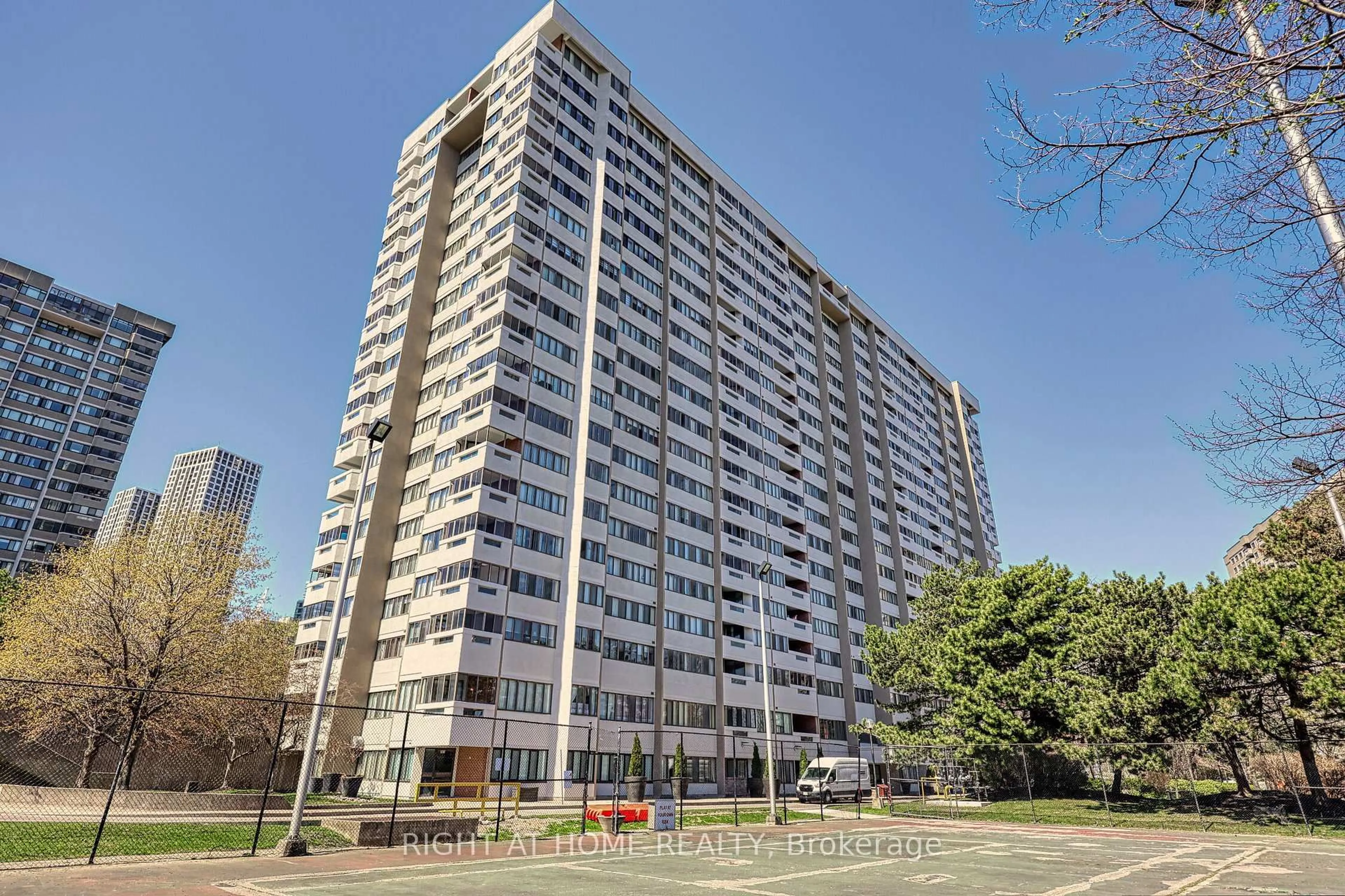 A pic from outside/outdoor area/front of a property/back of a property/a pic from drone, building for 1580 Mississauga Valy #205, Mississauga Ontario L5A 3T8